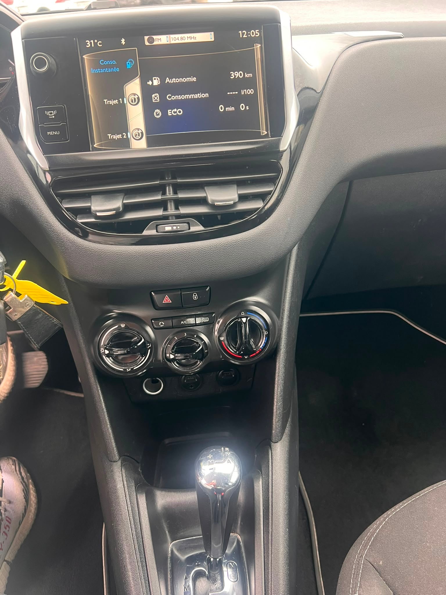 PEUGEOT 208 1.4 e-HDi Active EGS5-image-8