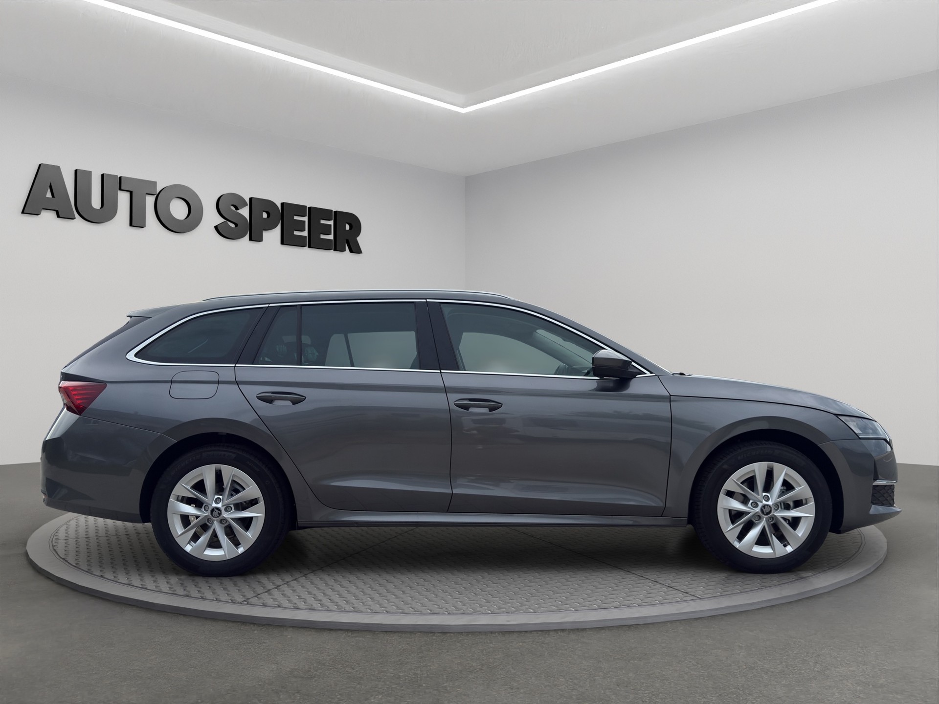 SKODA SKODA Octavia Combi 1.5 TSI mHEV DSG Selection-image-3