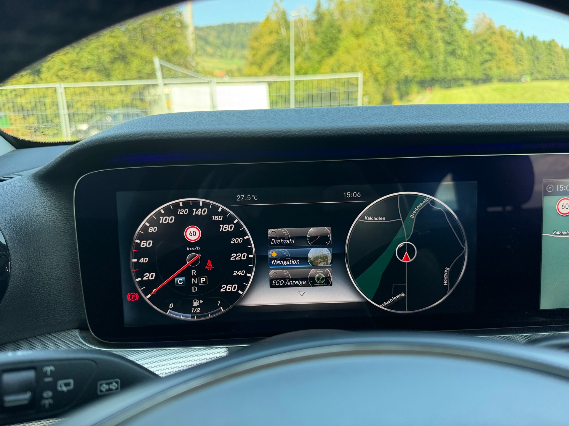 MERCEDES-BENZ E 220 d Avantgarde 9G-Tronic-image-12