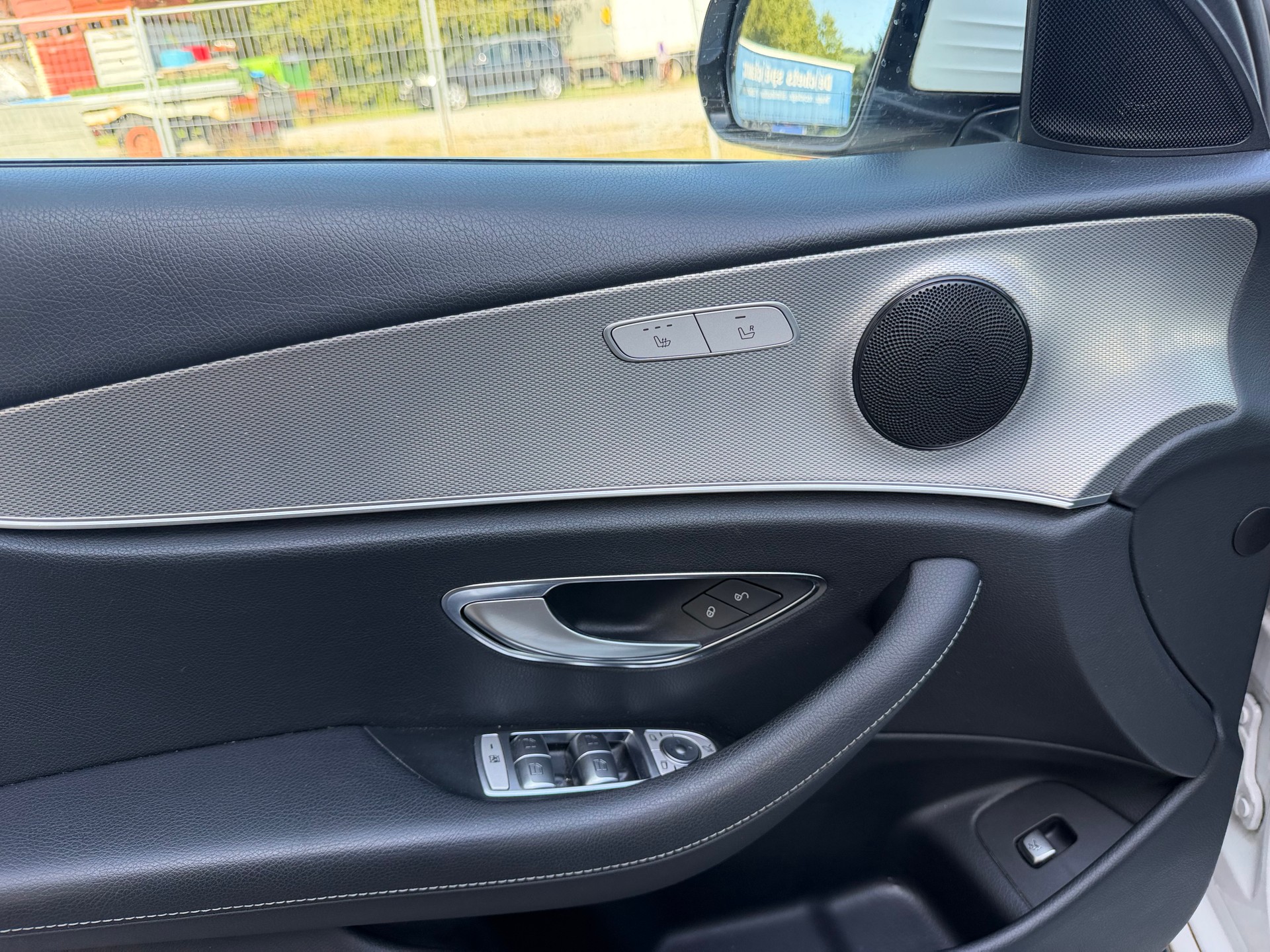 MERCEDES-BENZ E 220 d Avantgarde 9G-Tronic-image-9