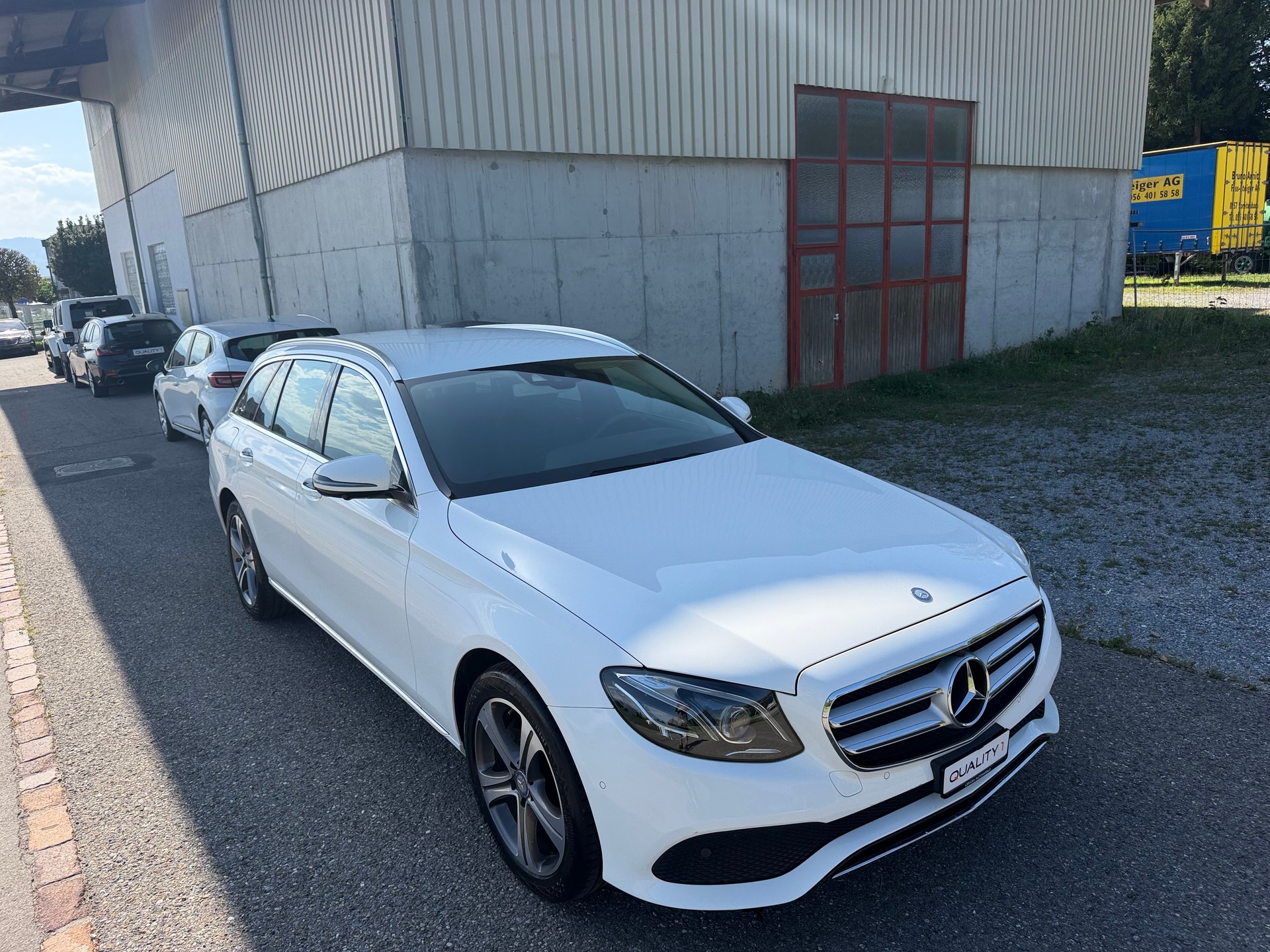 MERCEDES-BENZ E 220 d Avantgarde 9G-Tronic-image-3