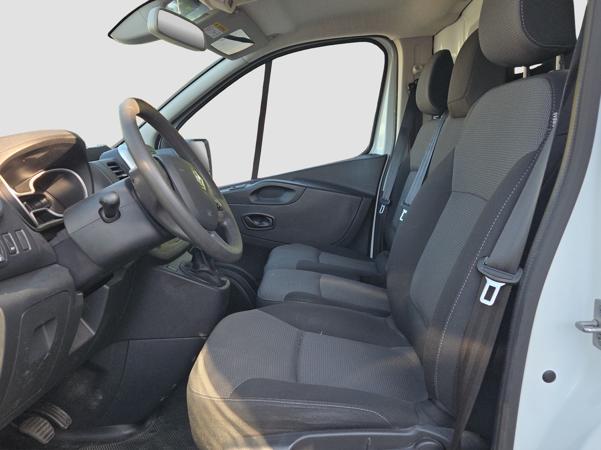 RENAULT Trafic 2.0 ENERGY dCi170 3.0t Business L2H1-image-5