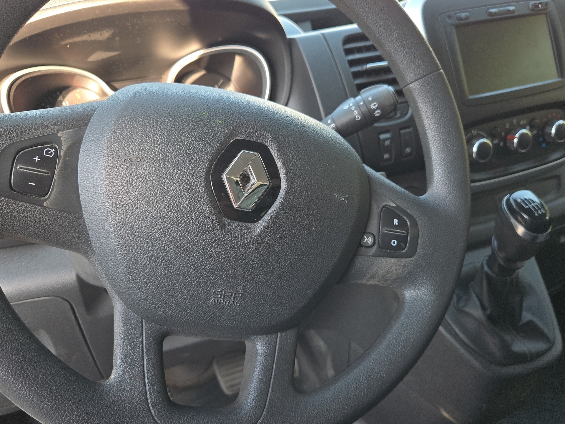 RENAULT Trafic 2.0 ENERGY dCi170 3.0t Business L2H1-image-7