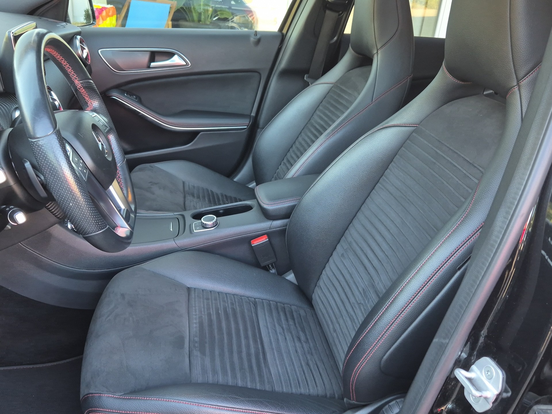 MERCEDES-BENZ A 180 AMG Line 7G-DCT-image-10