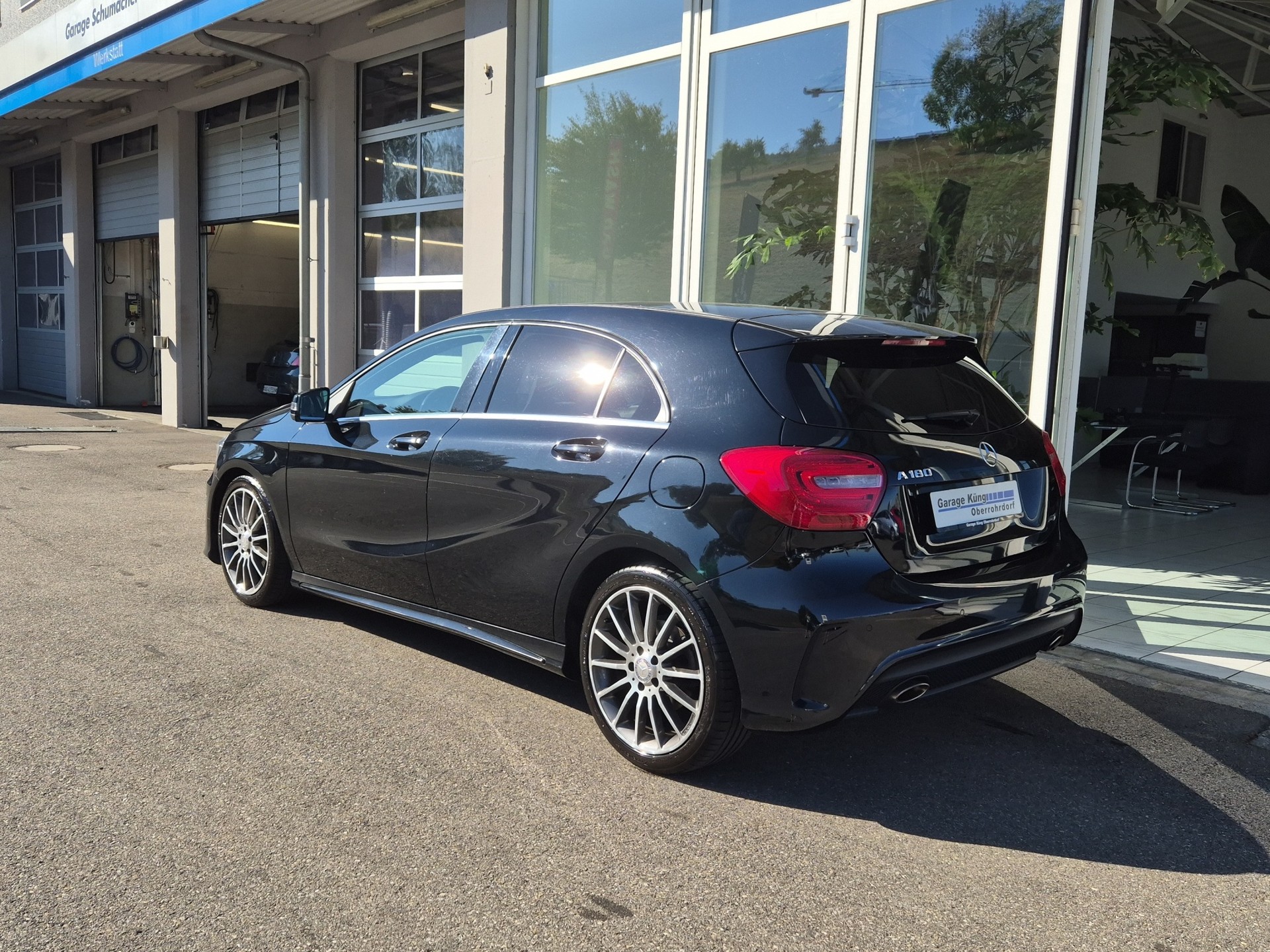 MERCEDES-BENZ A 180 AMG Line 7G-DCT-image-4
