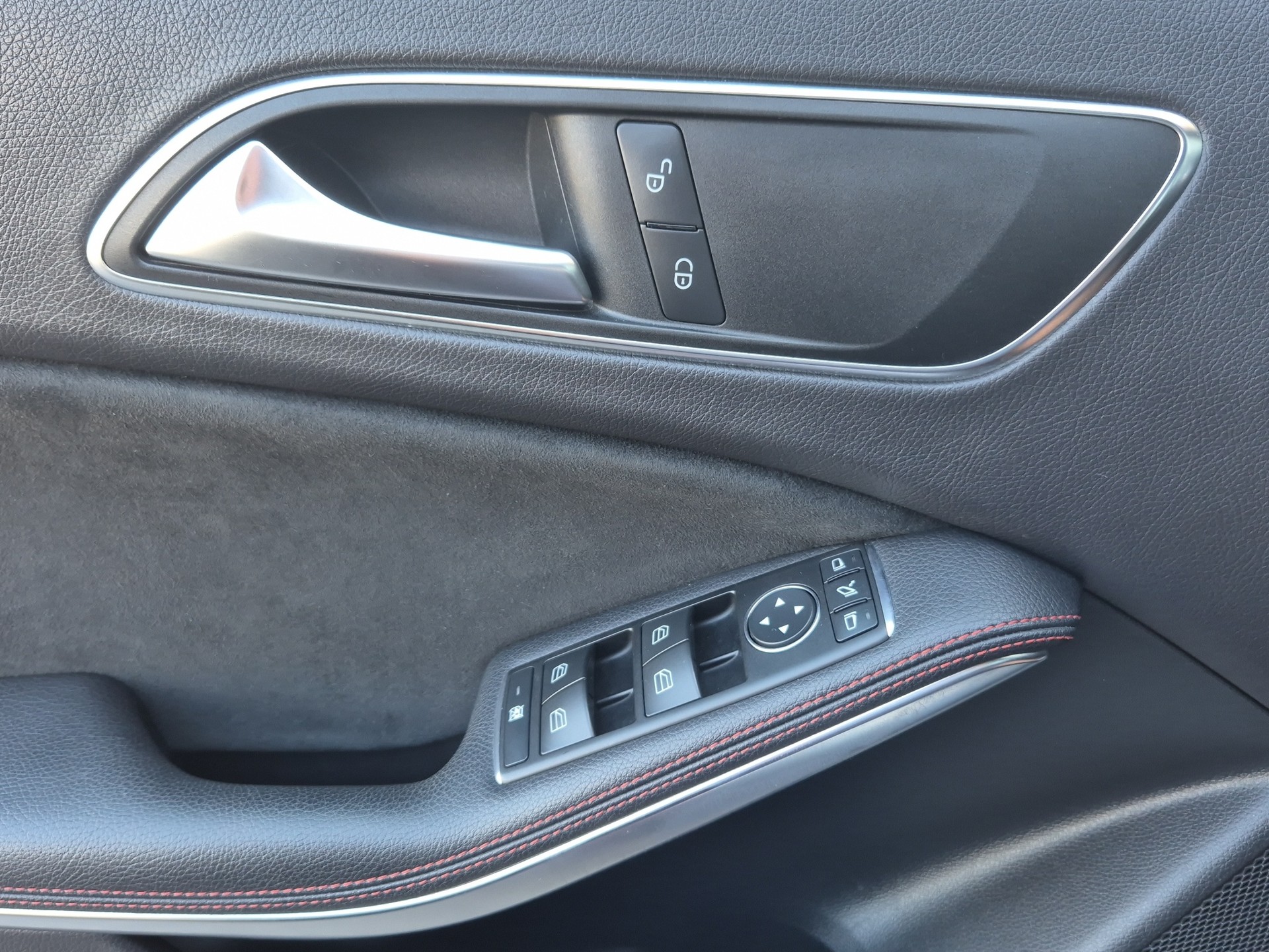 MERCEDES-BENZ A 180 AMG Line 7G-DCT-image-8