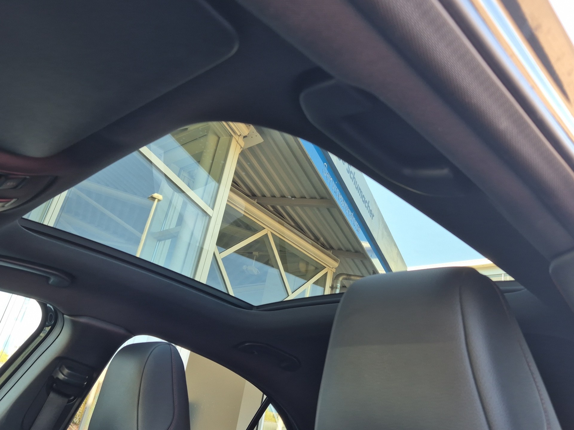 MERCEDES-BENZ A 180 AMG Line 7G-DCT-image-17