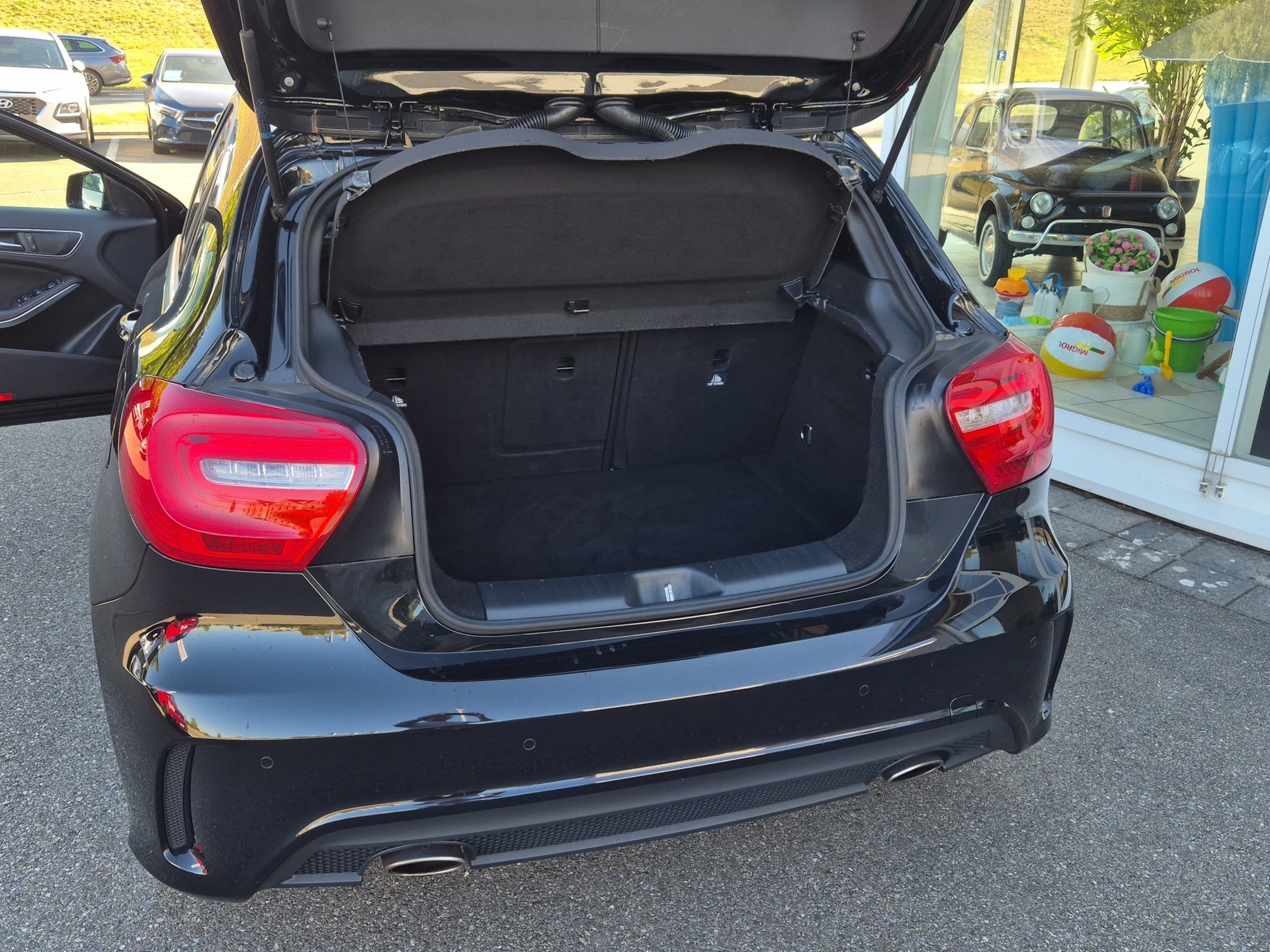 MERCEDES-BENZ A 180 AMG Line 7G-DCT-image-7