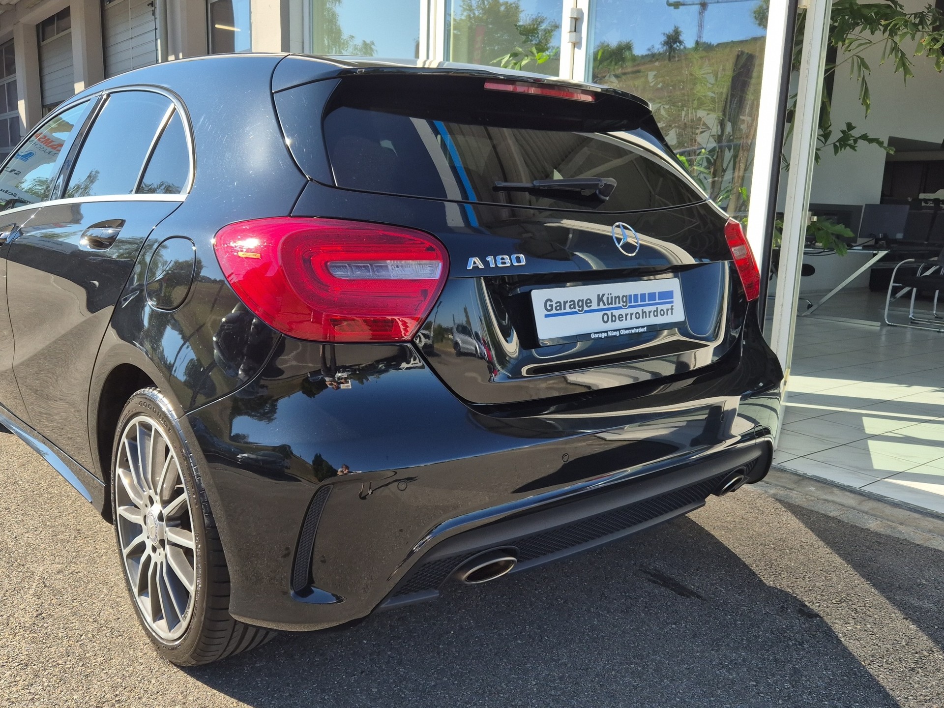 MERCEDES-BENZ A 180 AMG Line 7G-DCT-image-6