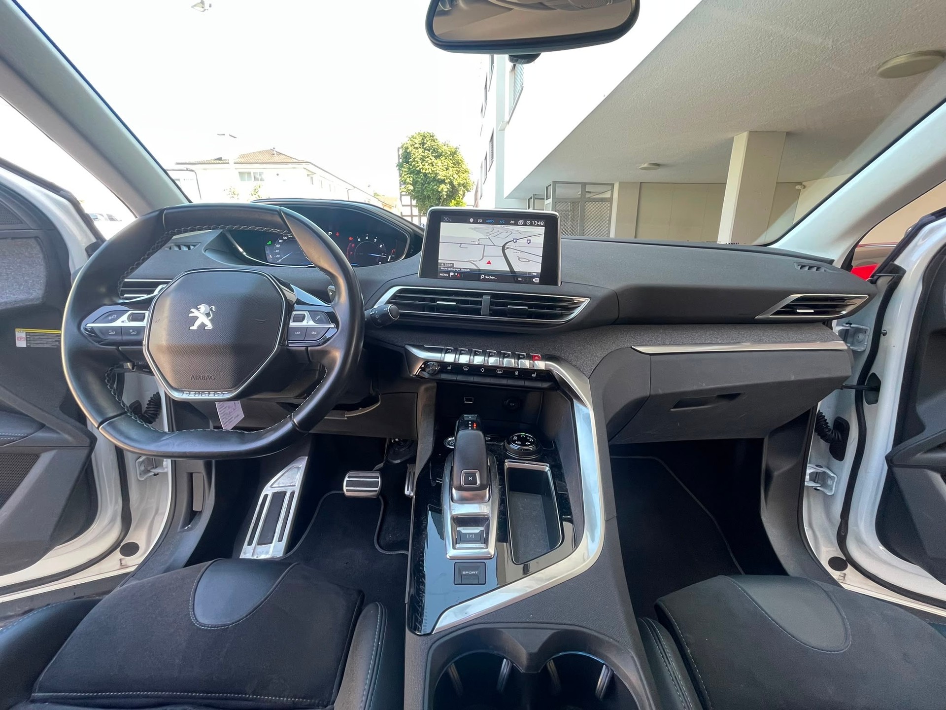 PEUGEOT 5008 1.6 starker 181PS Pure Tech Allure EAT8 7-Sitzer-image-9