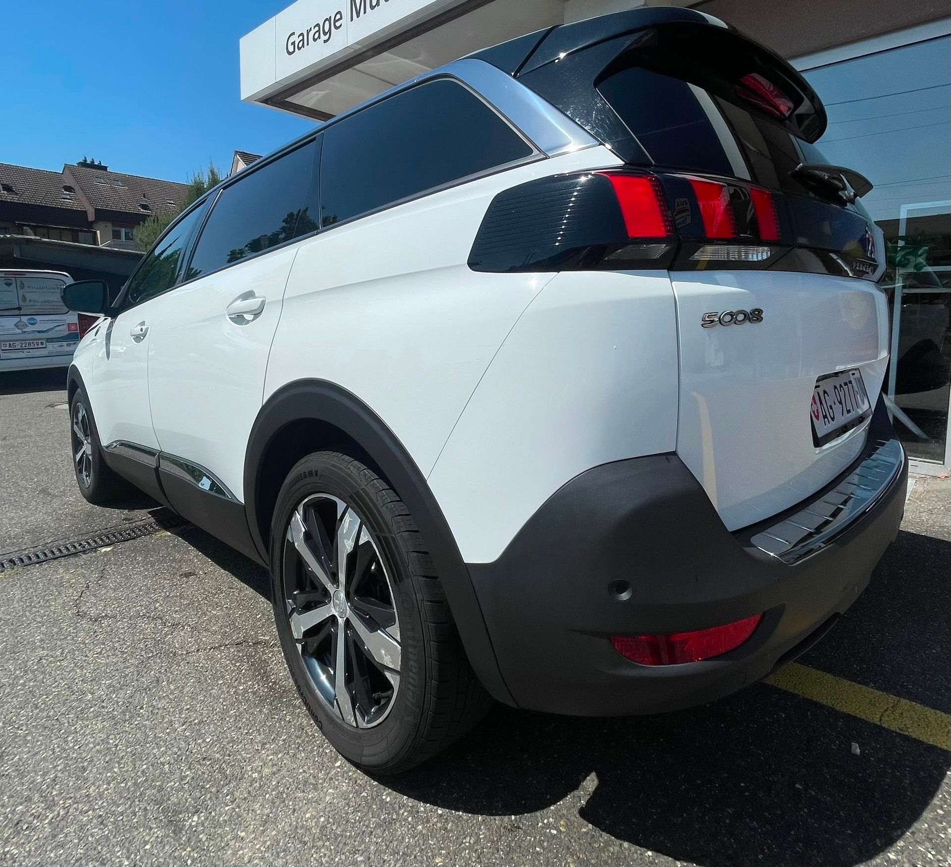 PEUGEOT 5008 1.6 starker 181PS Pure Tech Allure EAT8 7-Sitzer-image-4