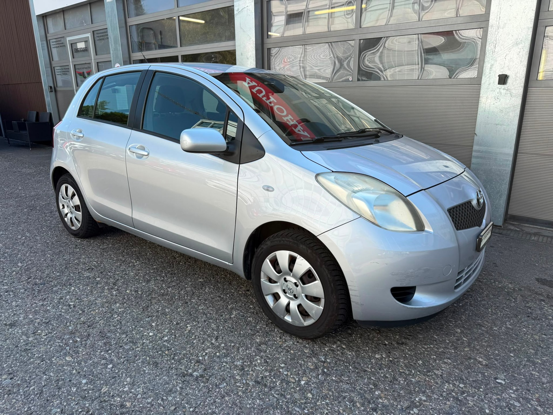 TOYOTA Yaris 1.3 Linea Sol-image-2