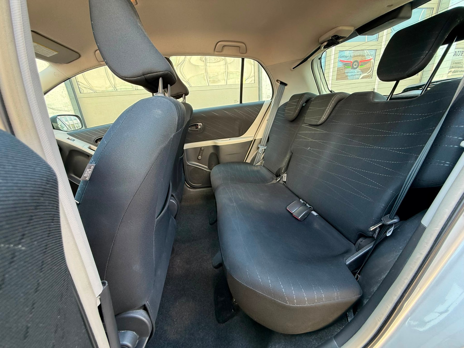 TOYOTA Yaris 1.3 Linea Sol-image-11