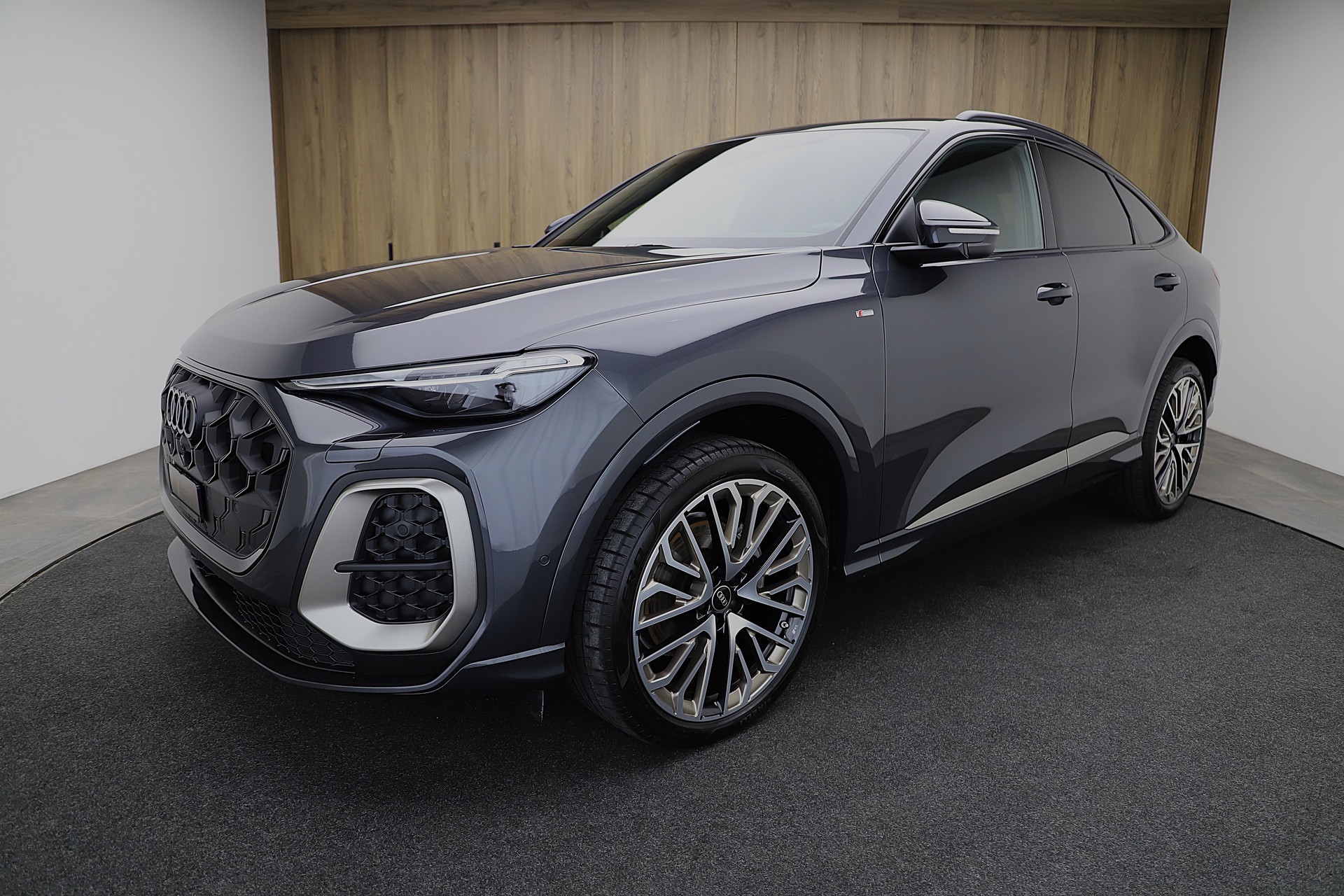 AUDI Q5 Sportback TFSI quattro S-tronic S-Line Interieur + Exterieur Edition One Paket-image-0