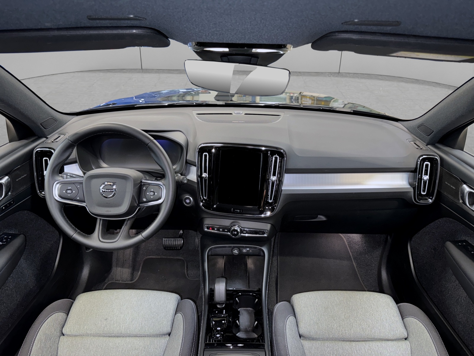 VOLVO XC40 2.0 B3 MH Plus Dark-image-8