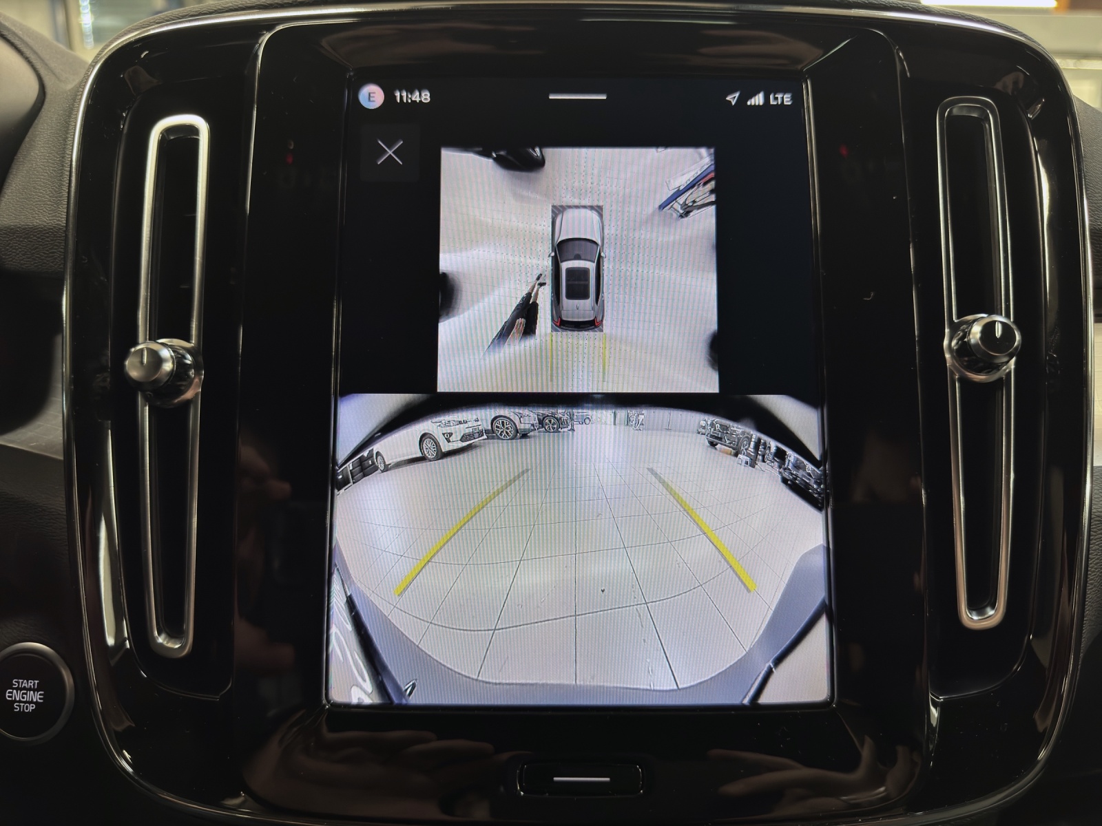 VOLVO XC40 2.0 B3 MH Plus Dark-image-11