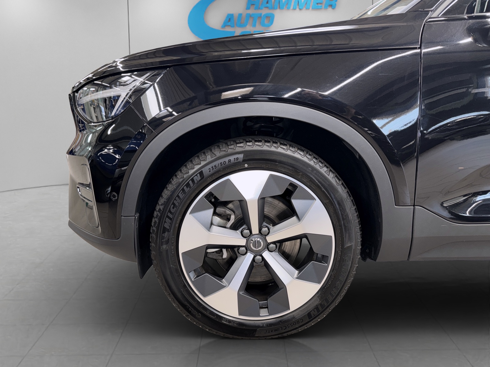 VOLVO XC40 2.0 B3 MH Plus Dark-image-6
