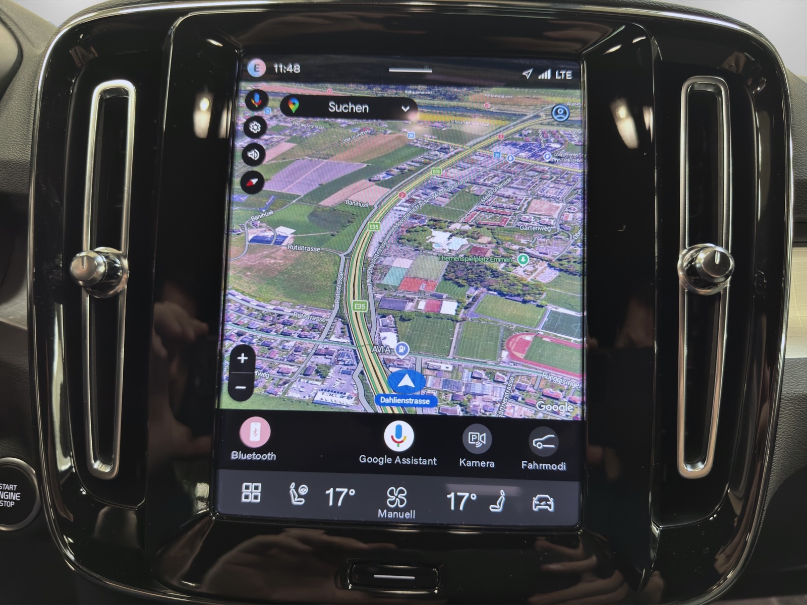 VOLVO XC40 2.0 B3 MH Plus Dark-image-10