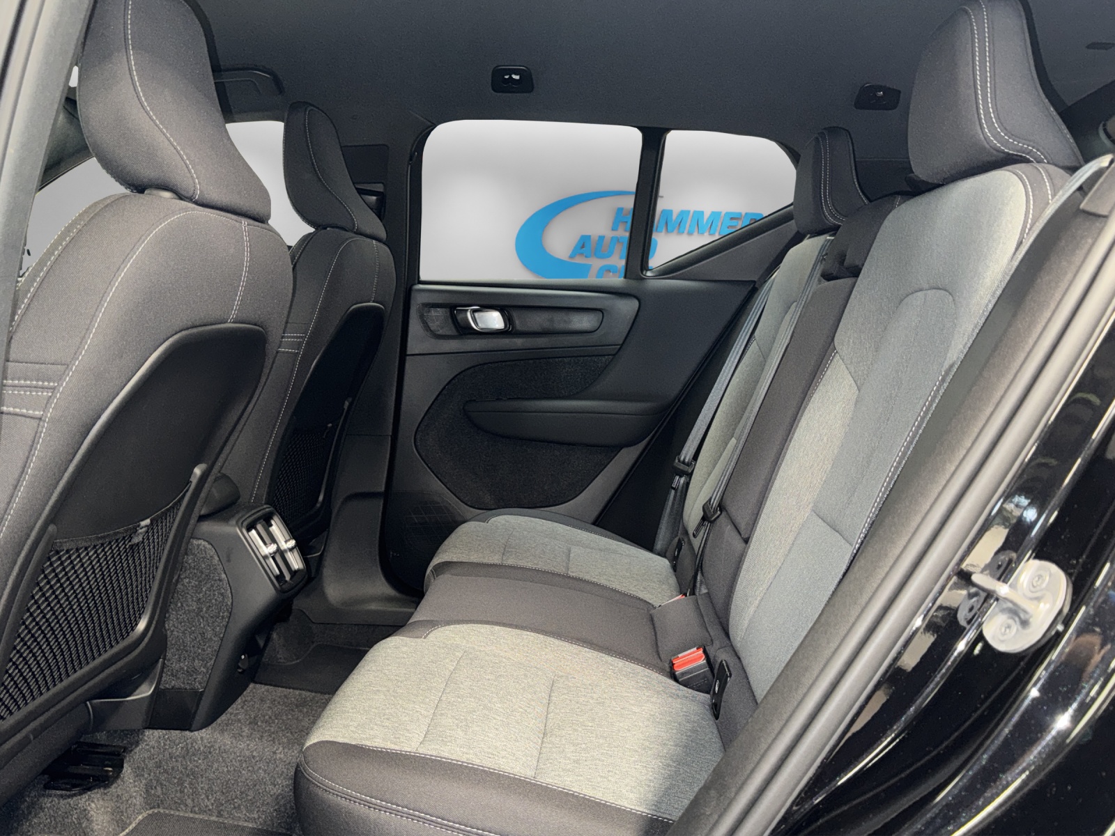 VOLVO XC40 2.0 B3 MH Plus Dark-image-13