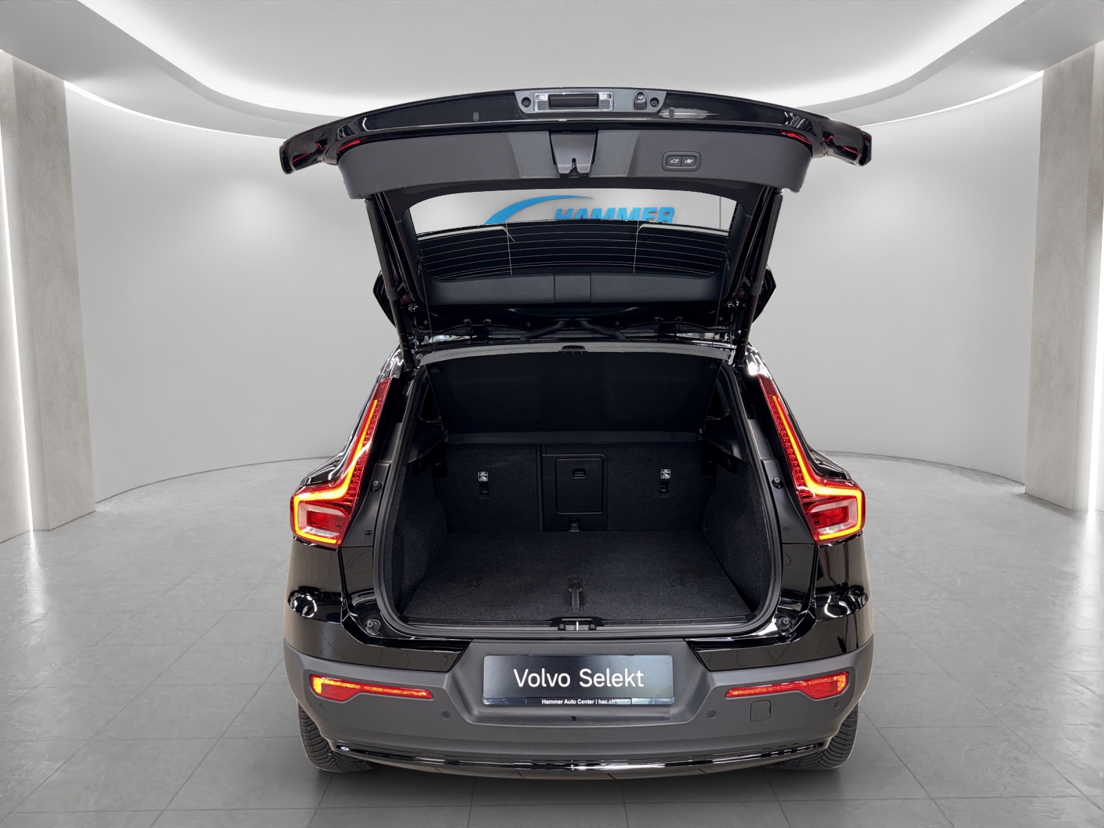 VOLVO XC40 2.0 B3 MH Plus Dark-image-5