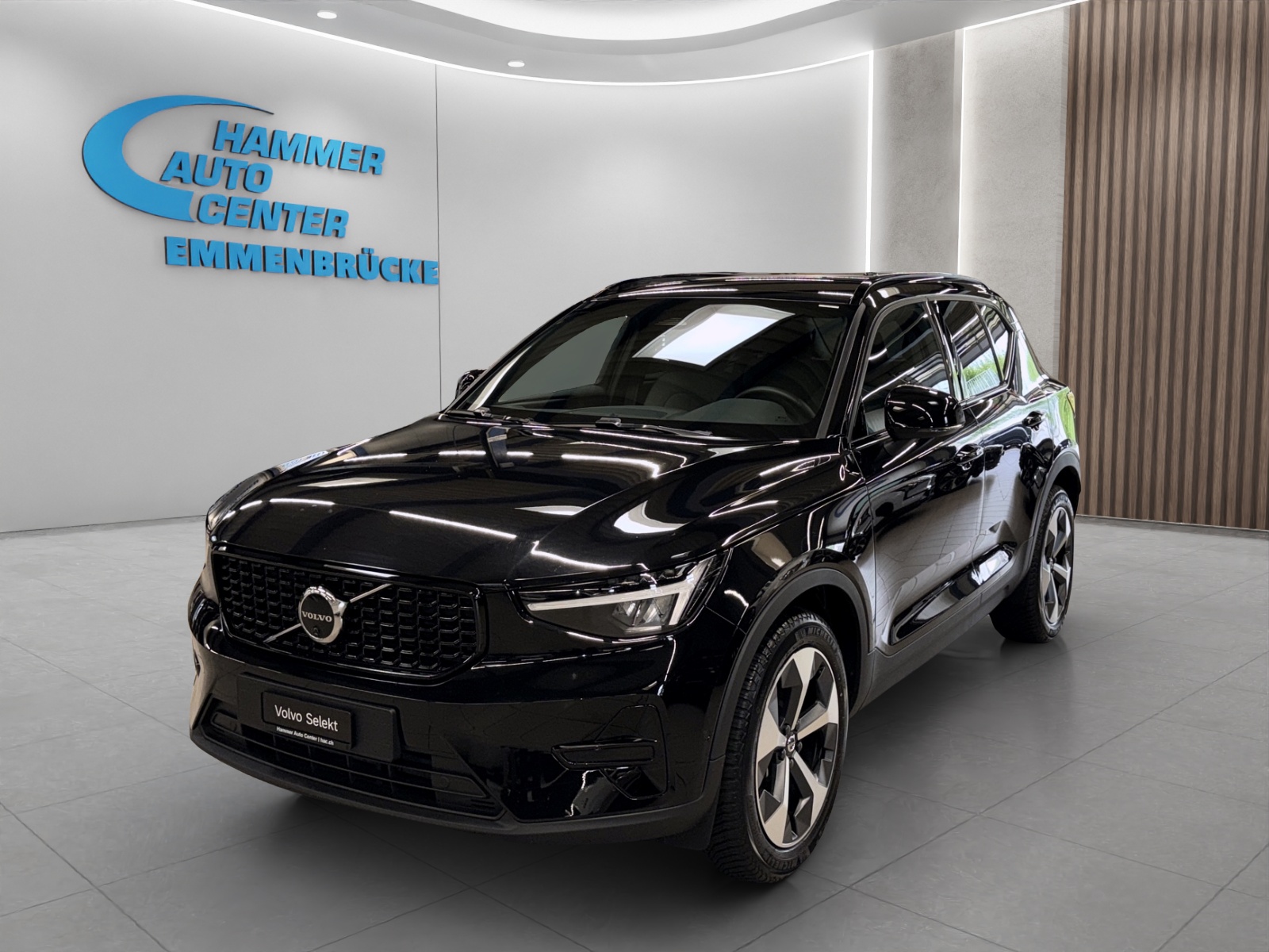 VOLVO XC40 2.0 B3 MH Plus Dark