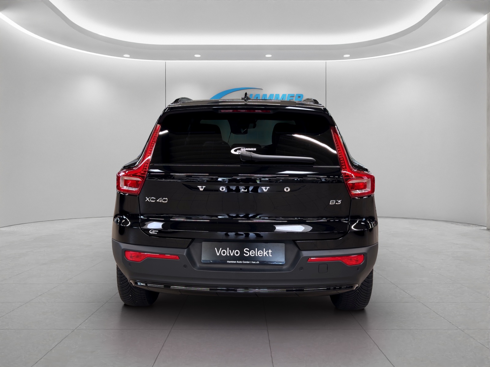 VOLVO XC40 2.0 B3 MH Plus Dark-image-4