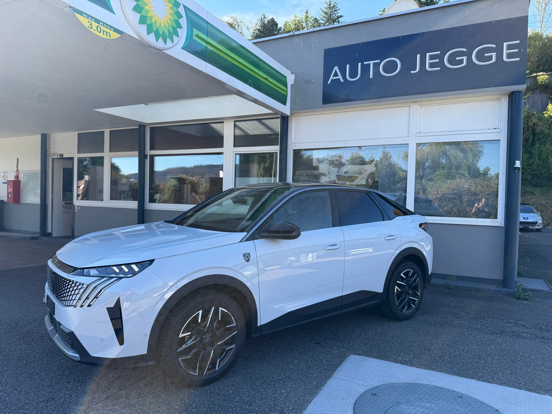 PEUGEOT 3008 145 e-DCS6 Hybrid GT-image-1