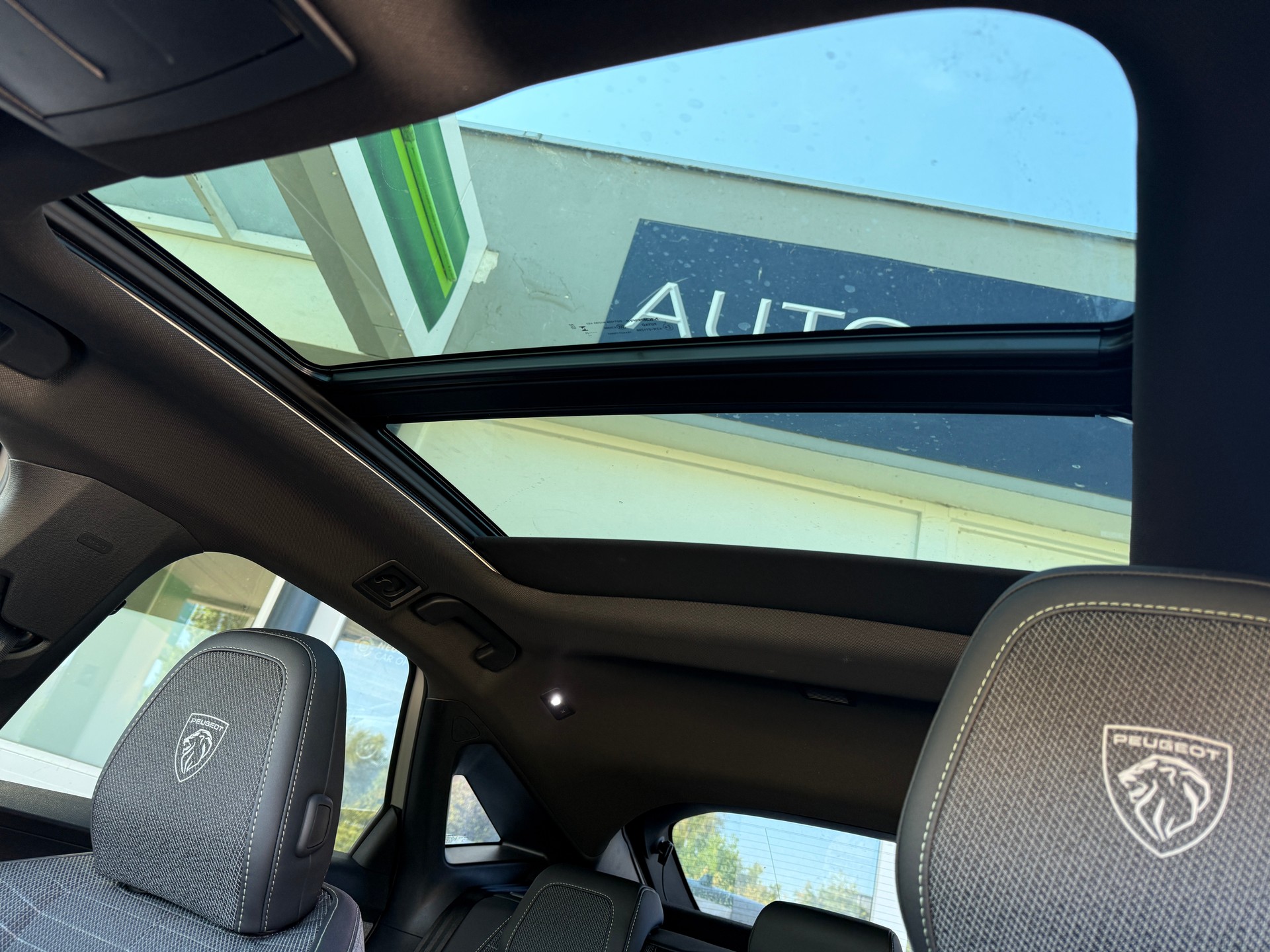 PEUGEOT 3008 145 e-DCS6 Hybrid GT-image-8
