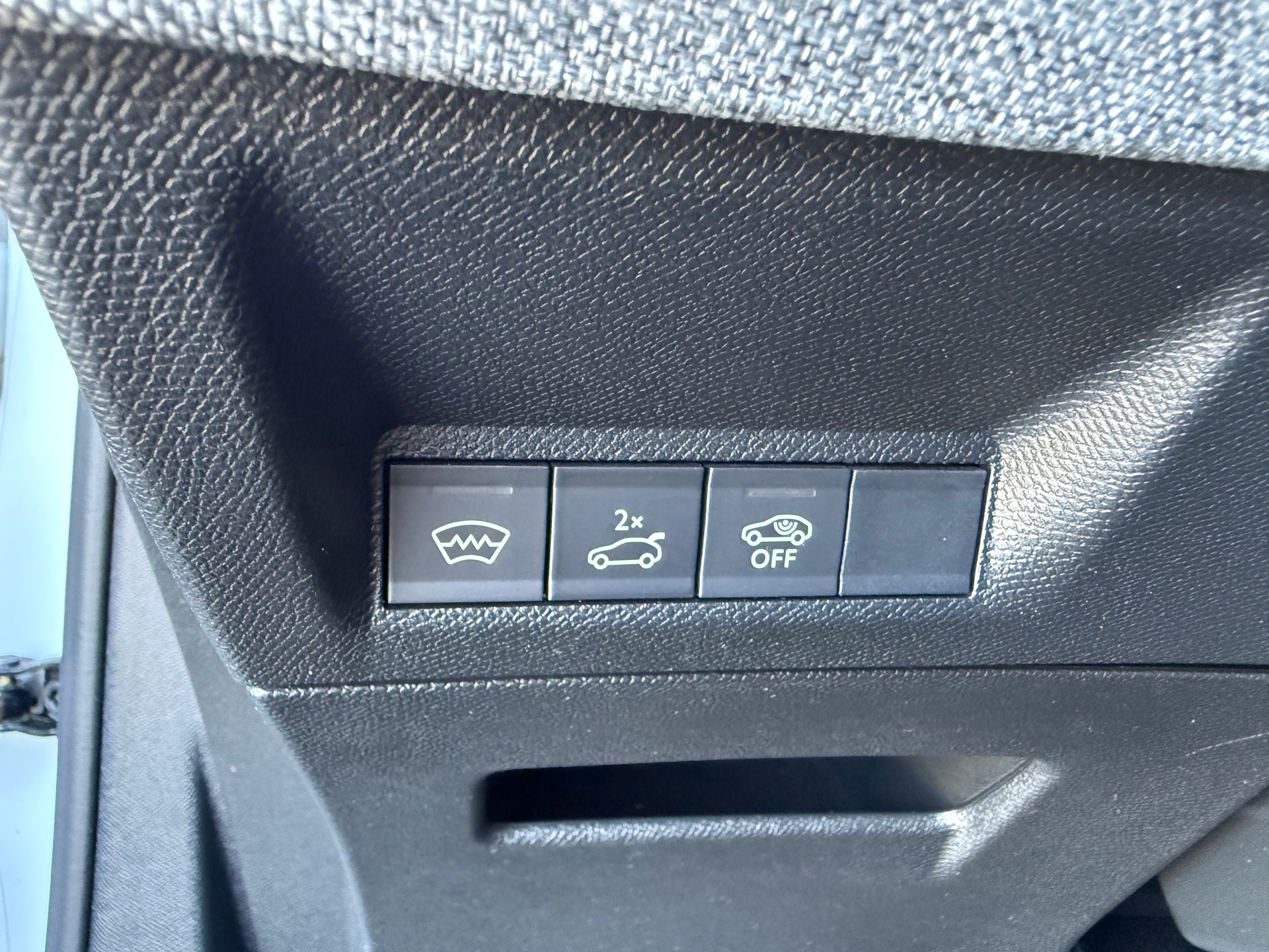 PEUGEOT 3008 145 e-DCS6 Hybrid GT-image-12