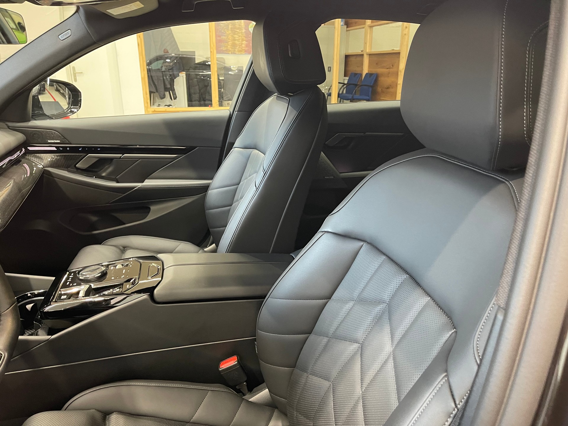 BMW 520i 48V M Sport Steptronic-image-9