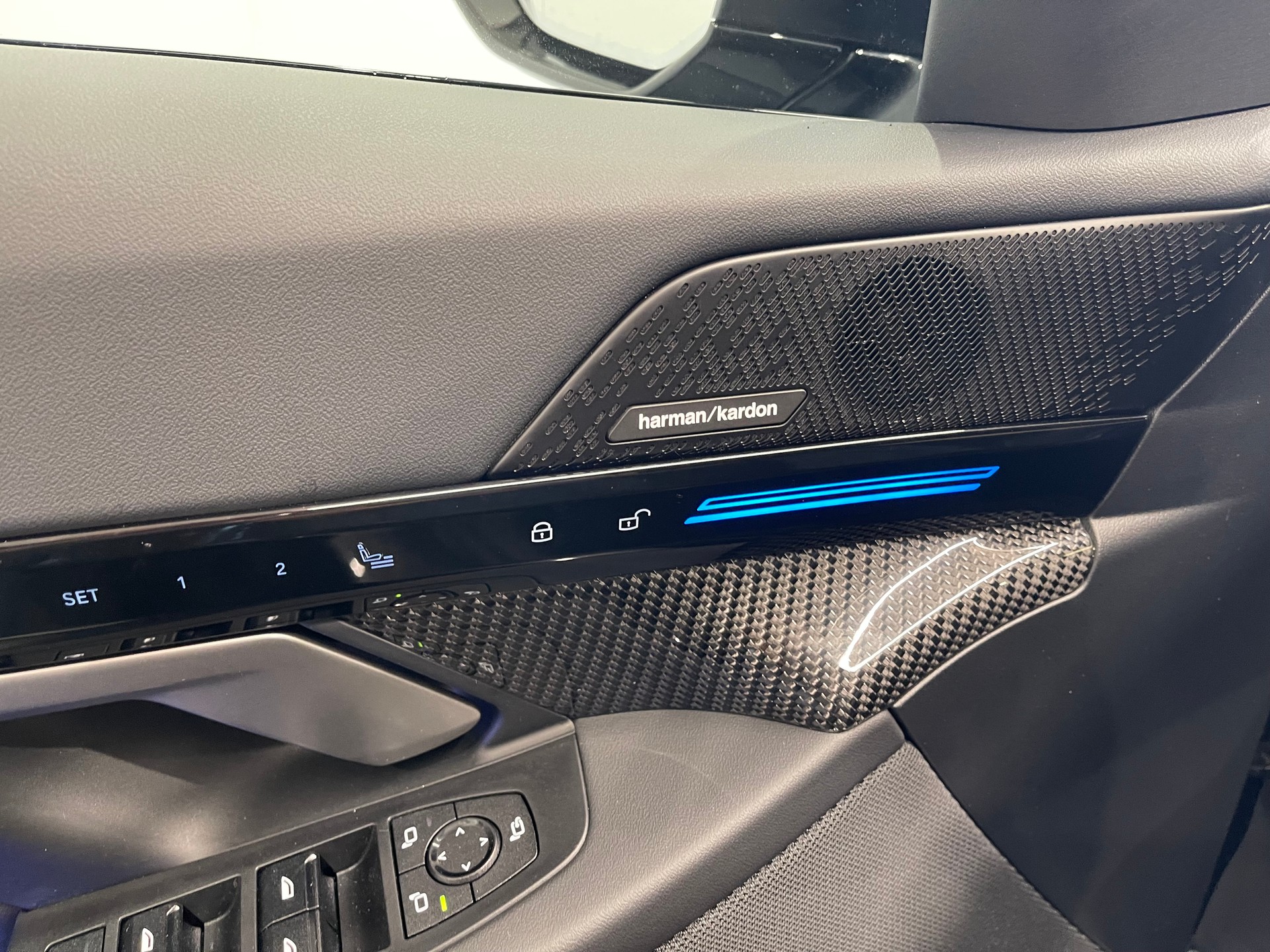 BMW 520i 48V M Sport Steptronic-image-11
