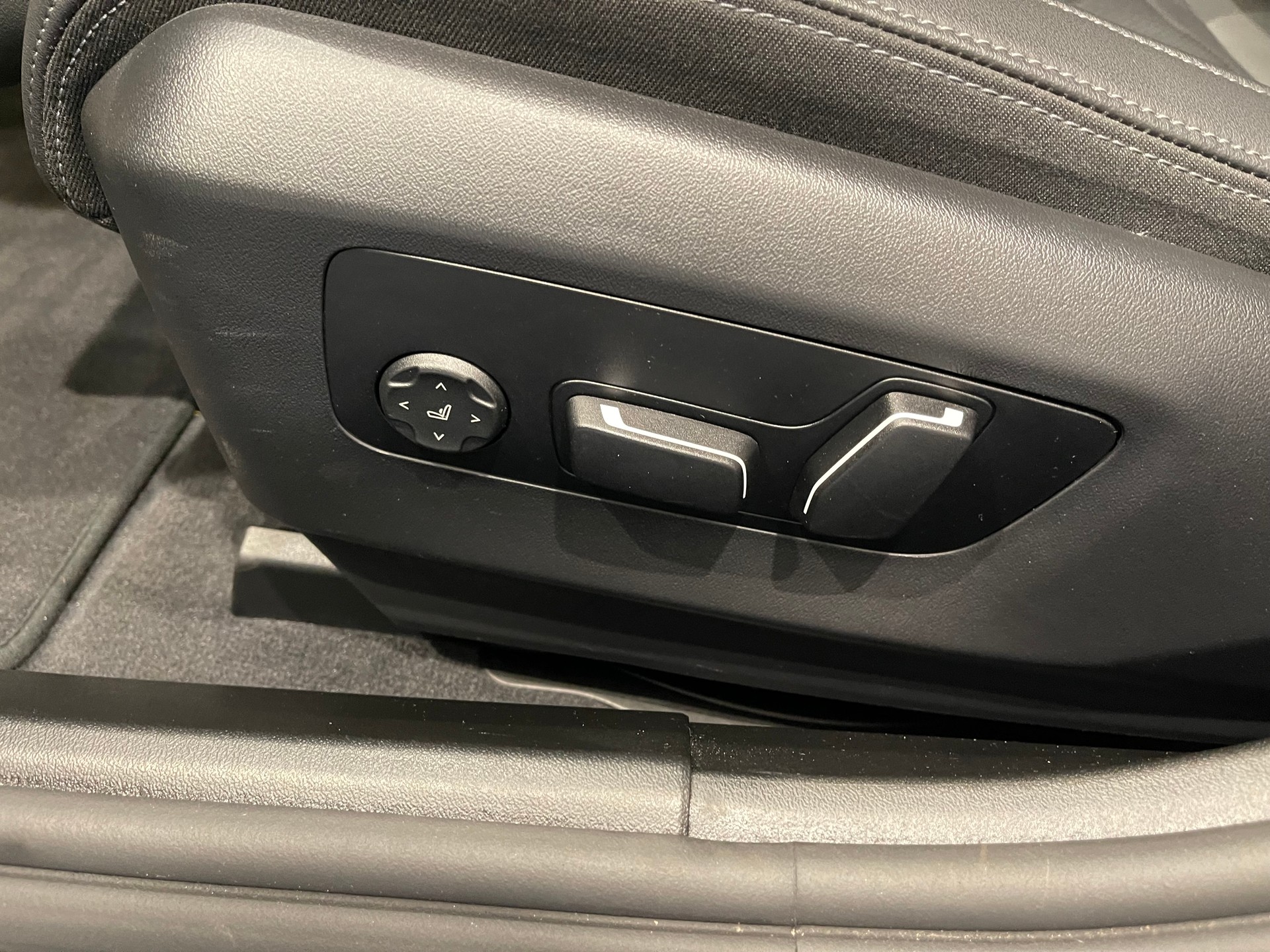 BMW 520i 48V M Sport Steptronic-image-12