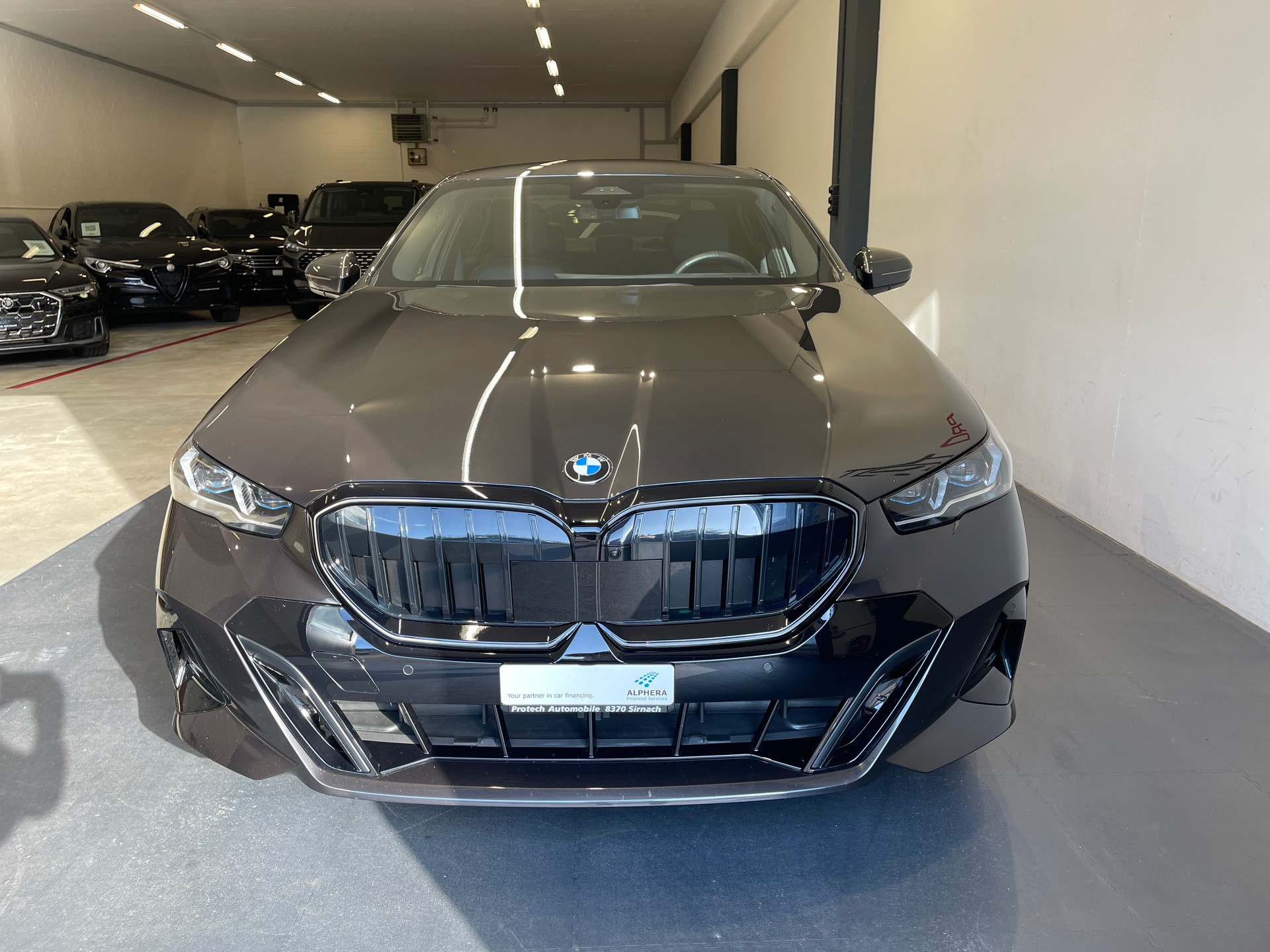 BMW 520i 48V M Sport Steptronic-image-4