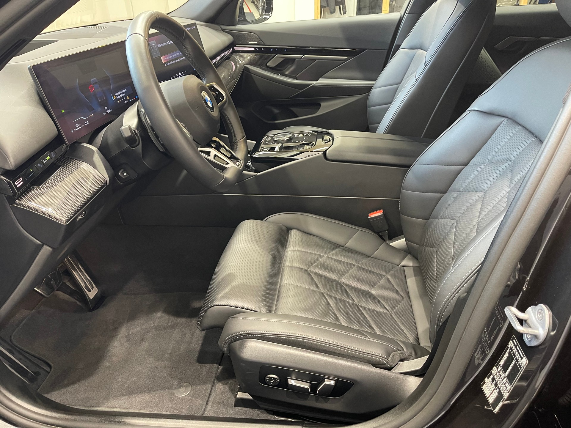 BMW 520i 48V M Sport Steptronic-image-8