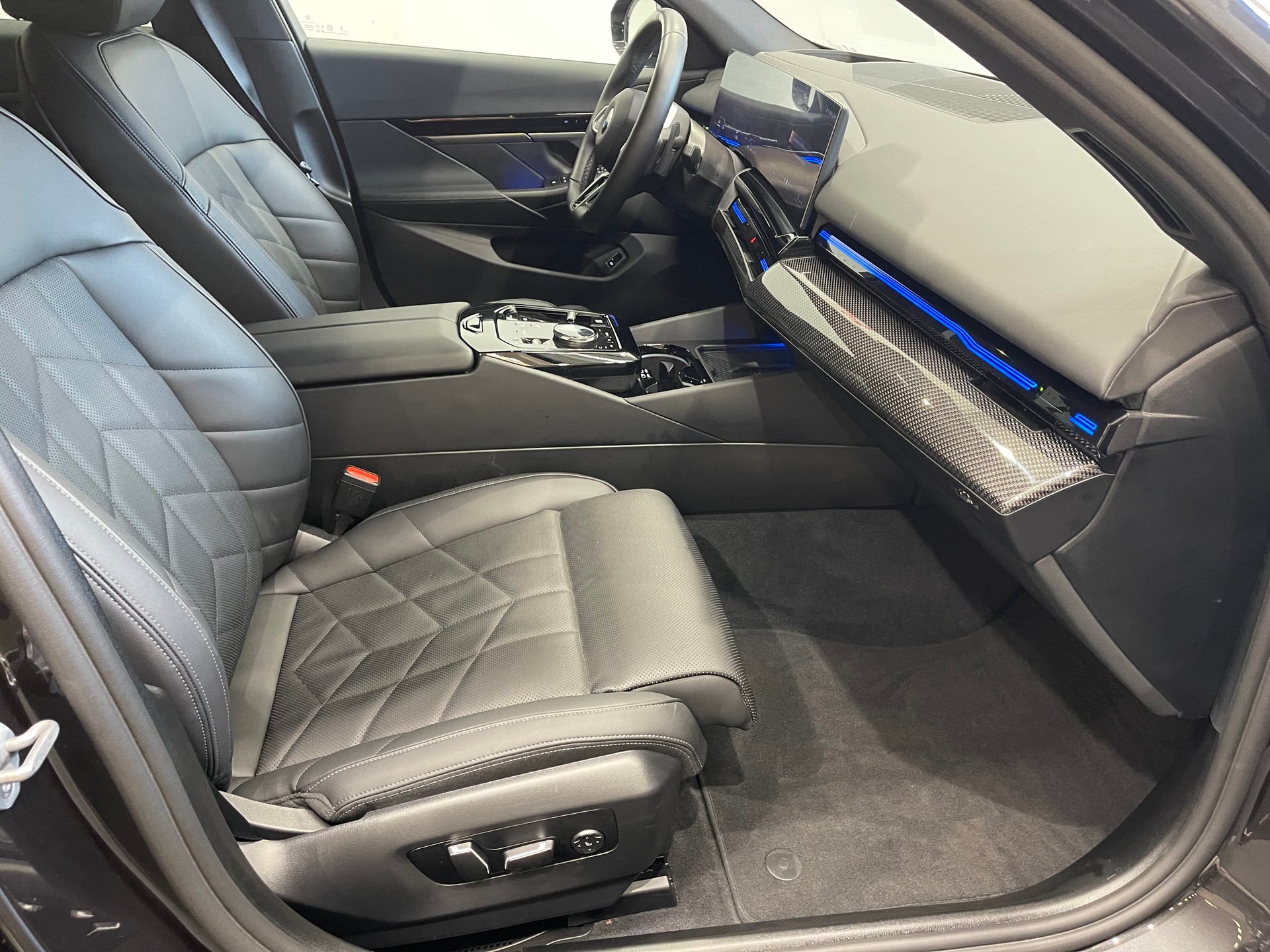 BMW 520i 48V M Sport Steptronic-image-17