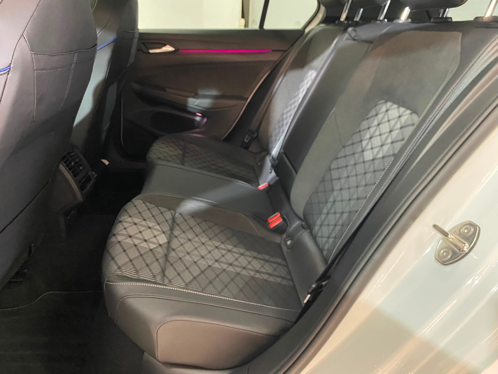 VW Golf 1.5 e TSI mHEV R-Line DSG-image-9