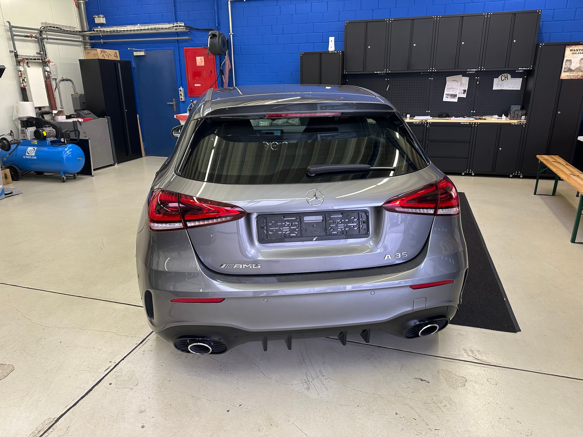 MERCEDES-BENZ A 35 AMG 4Matic Speedshift-image-3