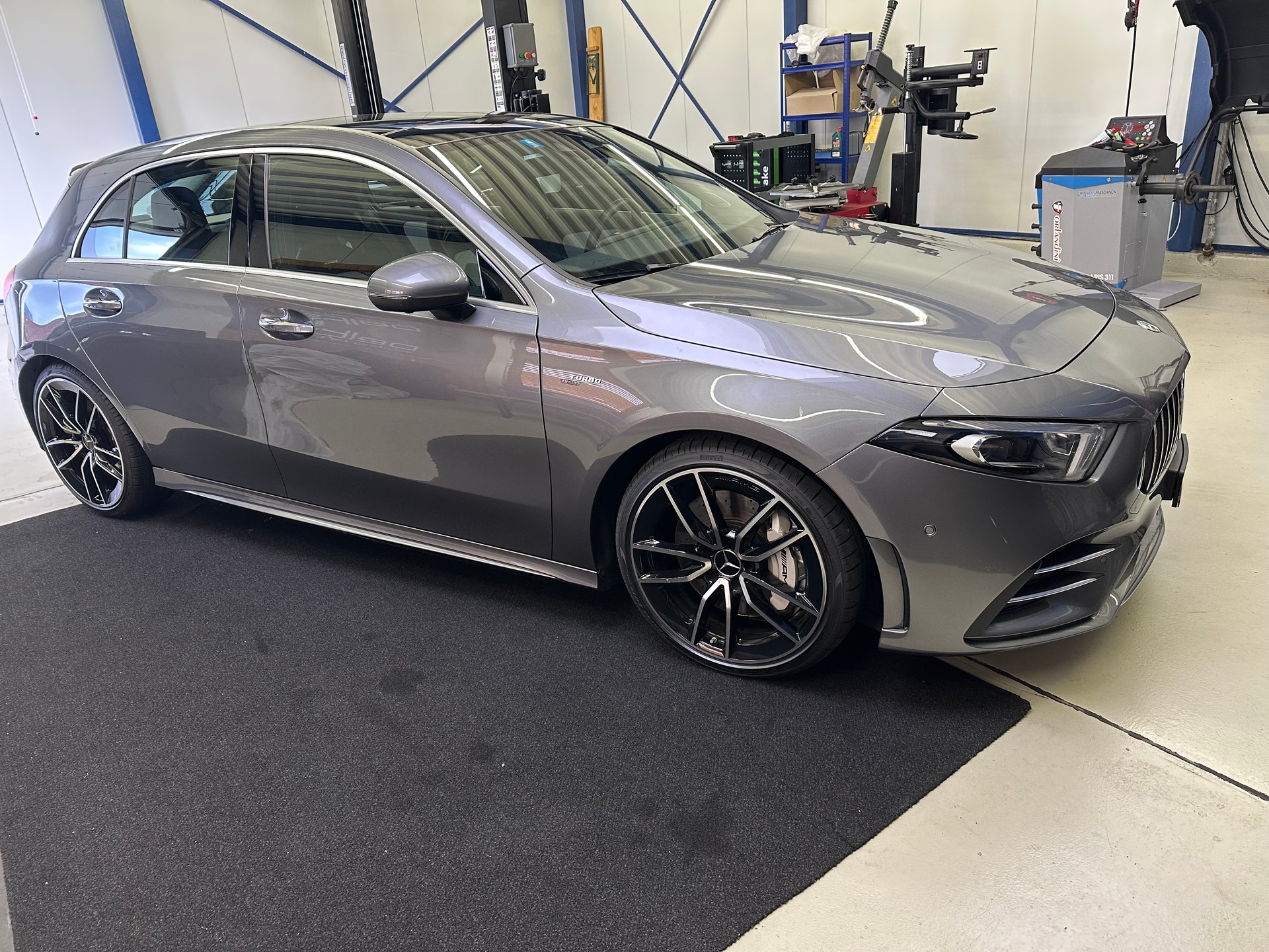 MERCEDES-BENZ A 35 AMG 4Matic Speedshift-image-5