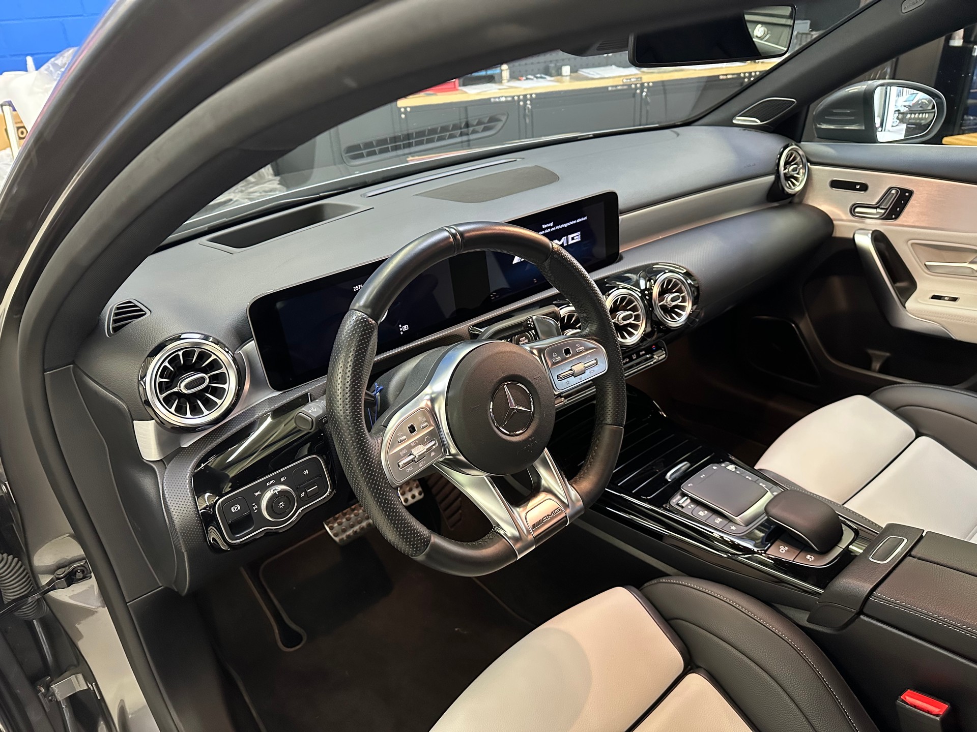 MERCEDES-BENZ A 35 AMG 4Matic Speedshift-image-8