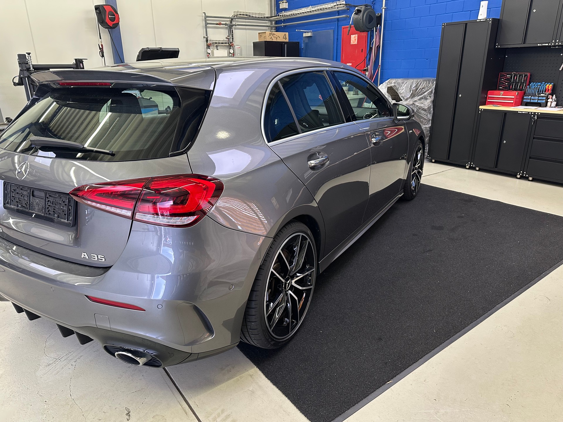 MERCEDES-BENZ A 35 AMG 4Matic Speedshift-image-4