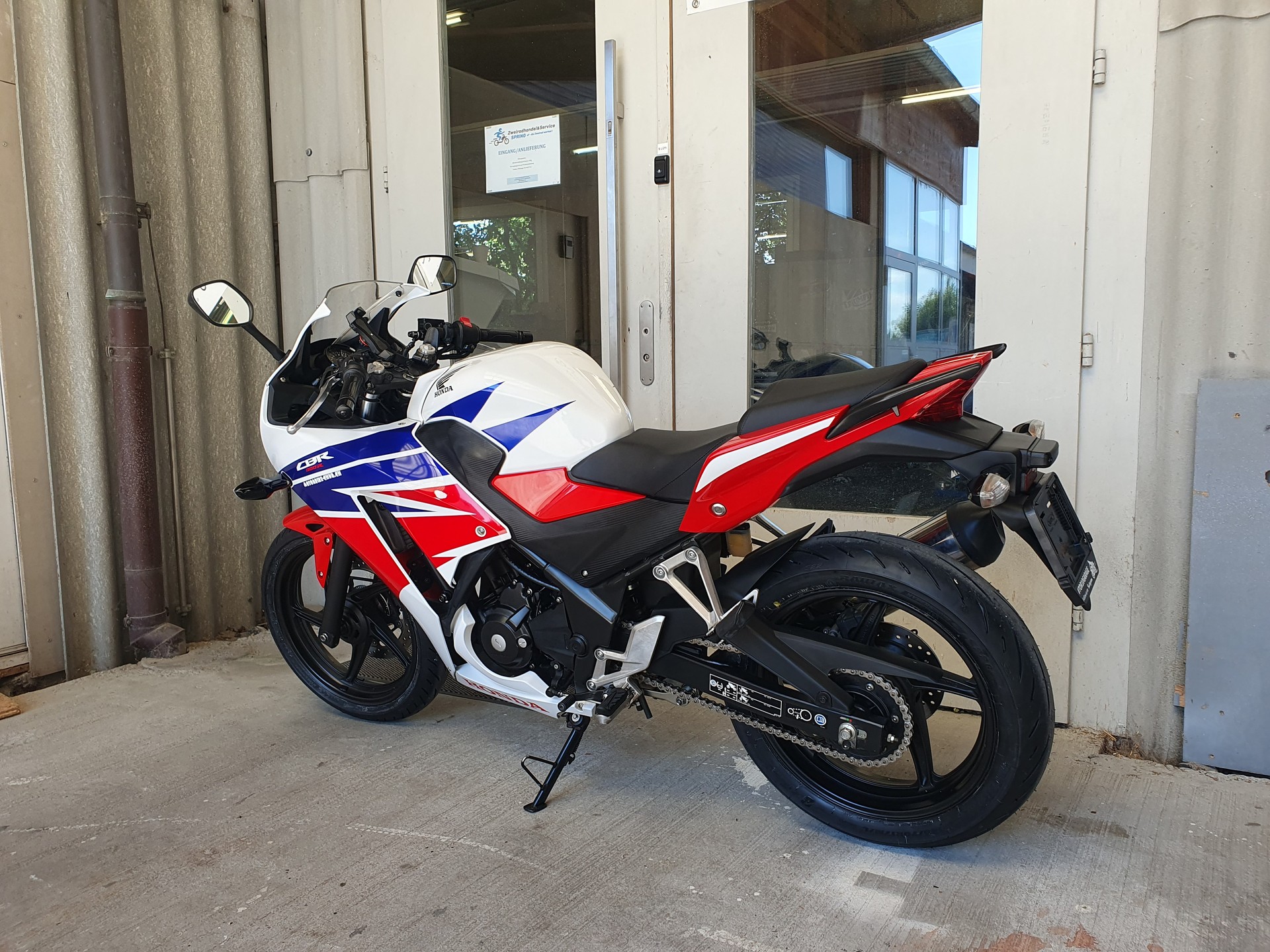 HONDA CBR 300 R-image-4