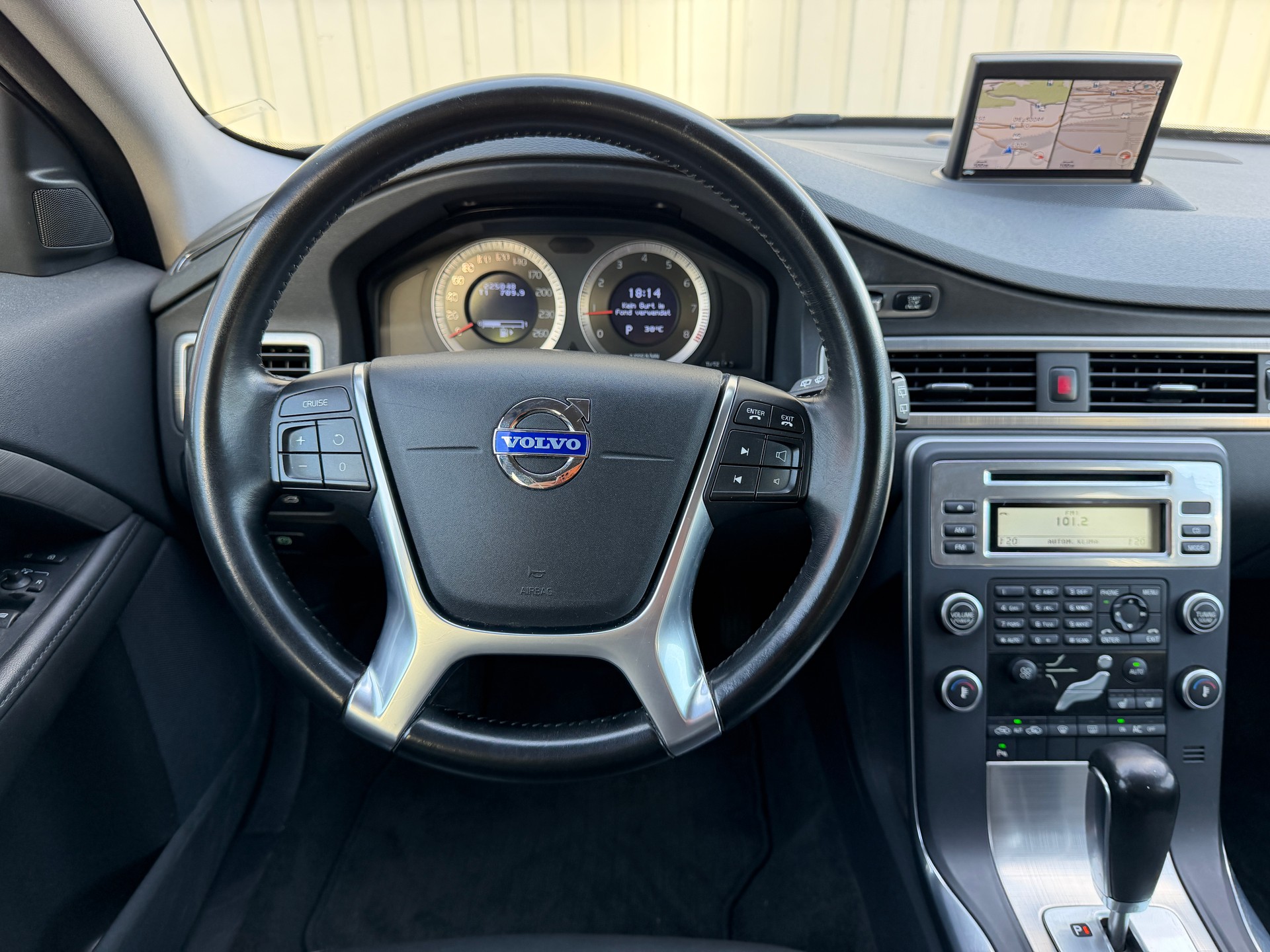 VOLVO V70 2.0T Summum Powershift-image-11