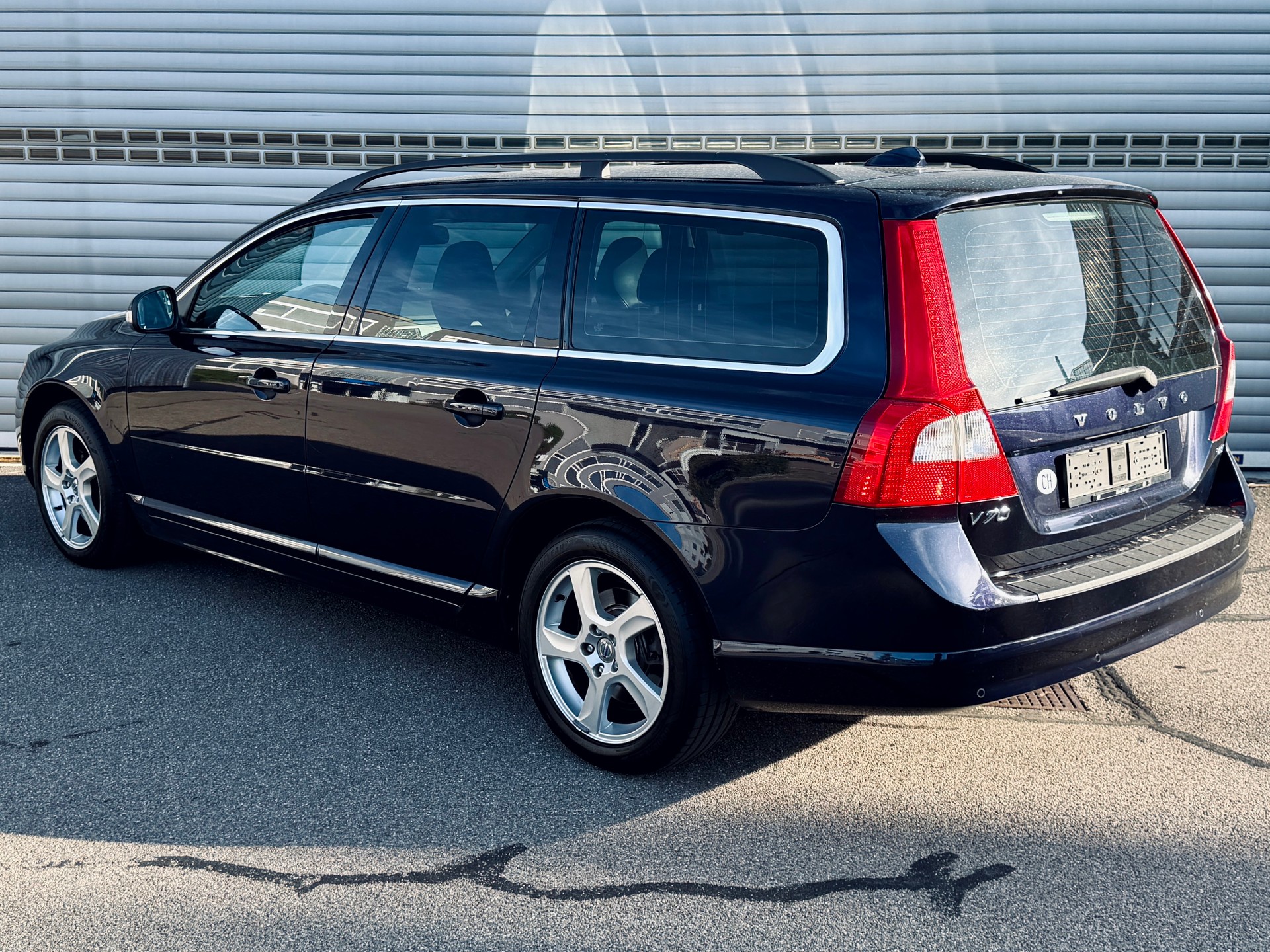 VOLVO V70 2.0T Summum Powershift-image-4