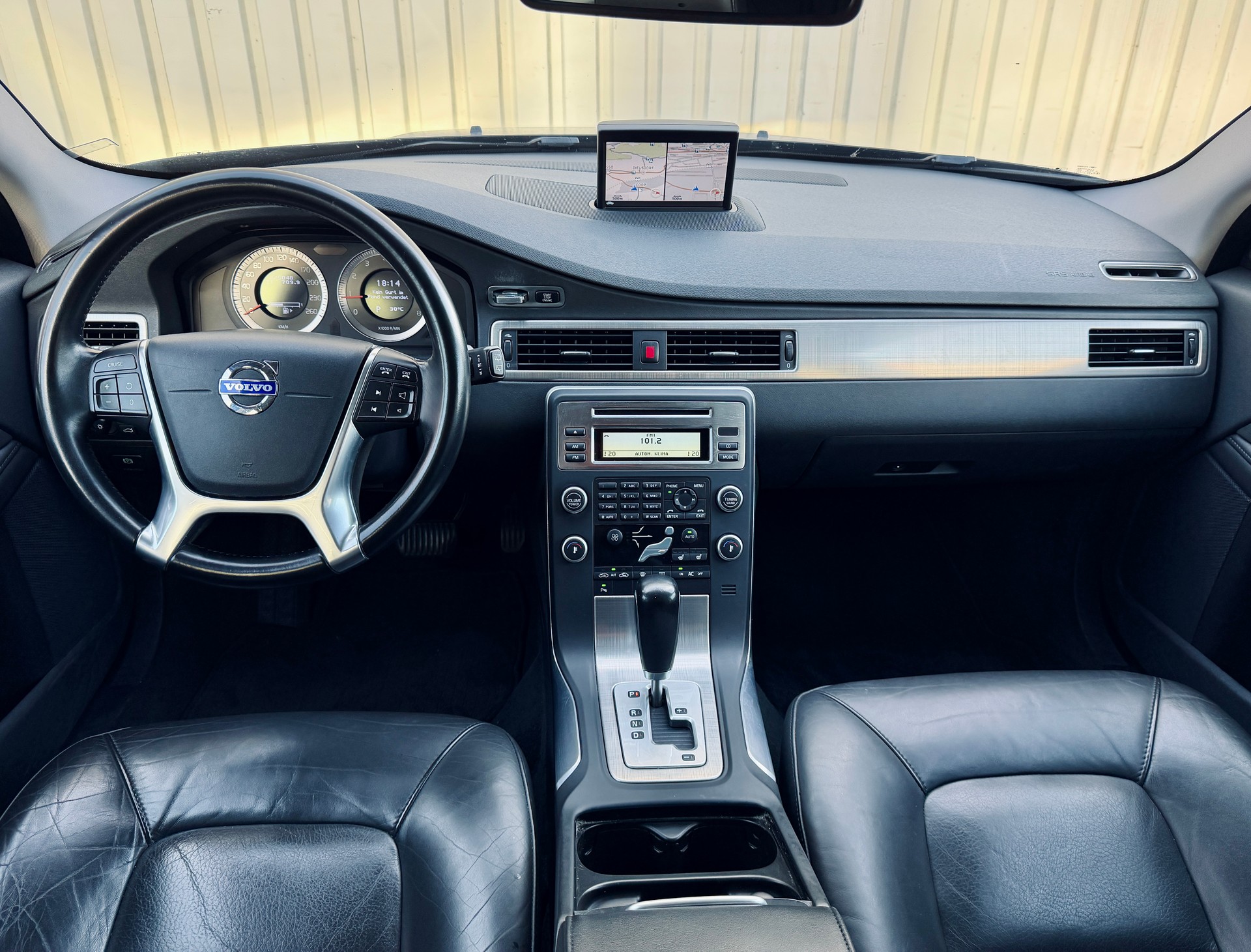 VOLVO V70 2.0T Summum Powershift-image-10