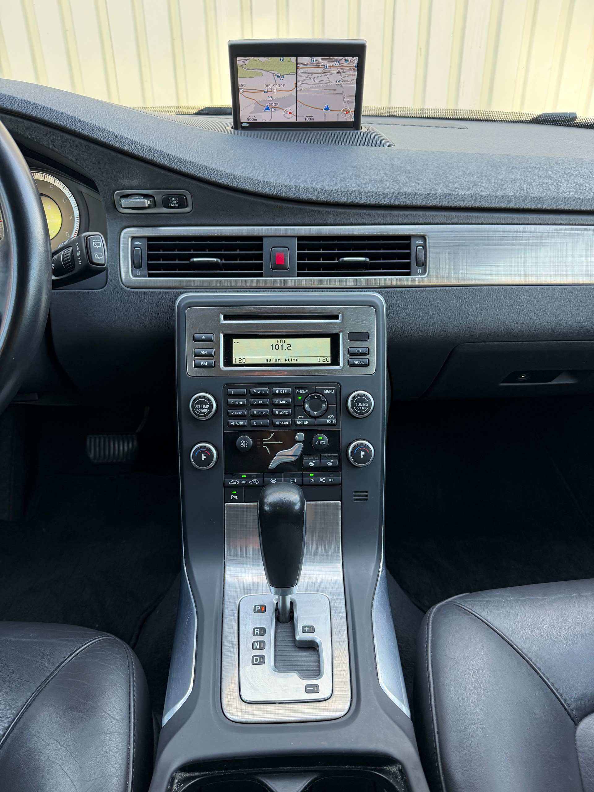 VOLVO V70 2.0T Summum Powershift-image-12