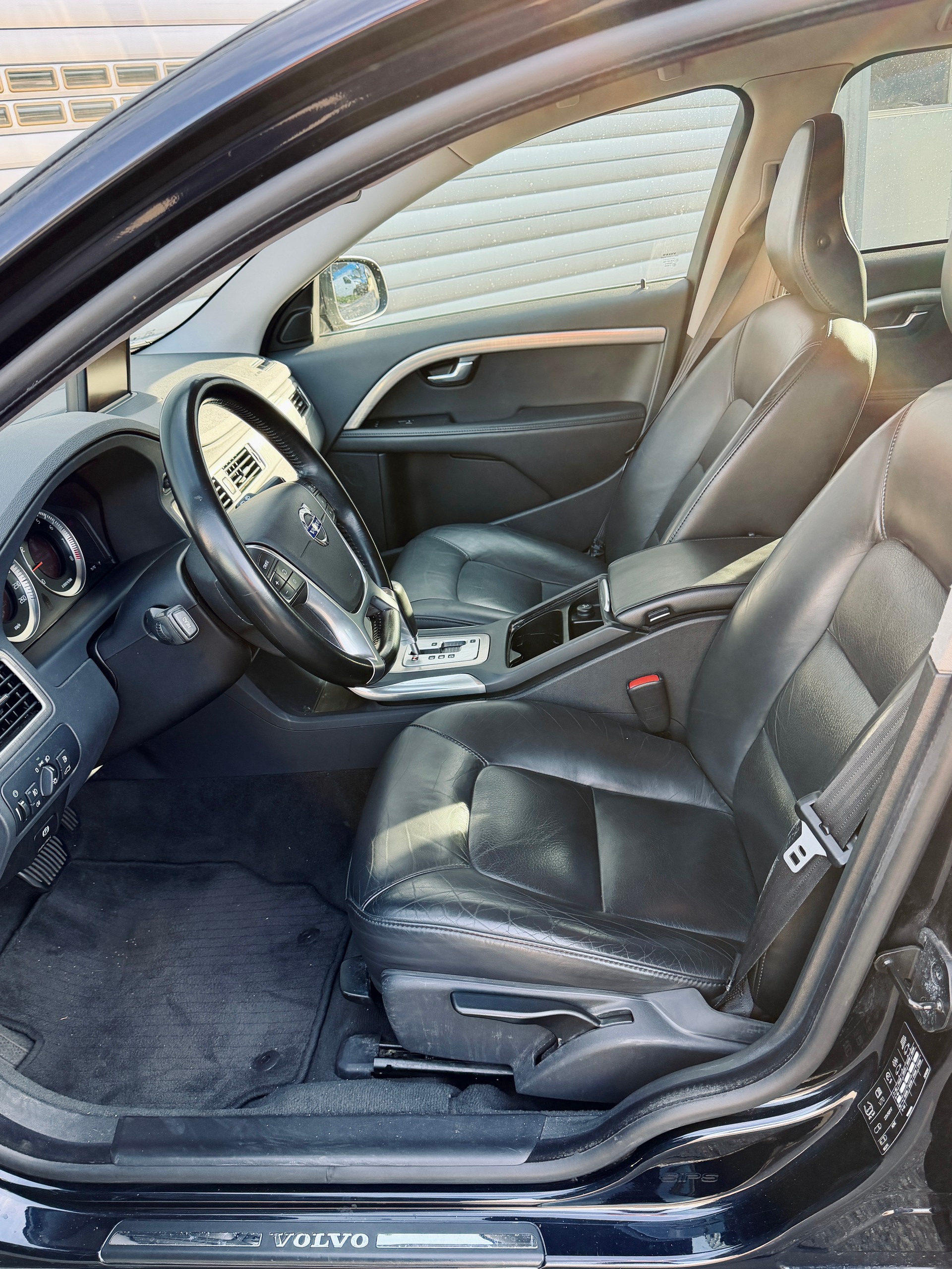 VOLVO V70 2.0T Summum Powershift-image-8