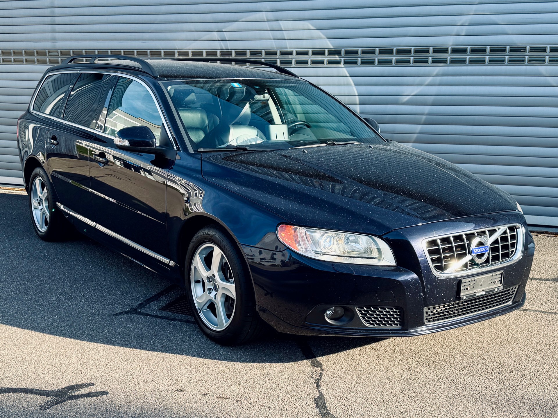 VOLVO V70 2.0T Summum Powershift-image-2