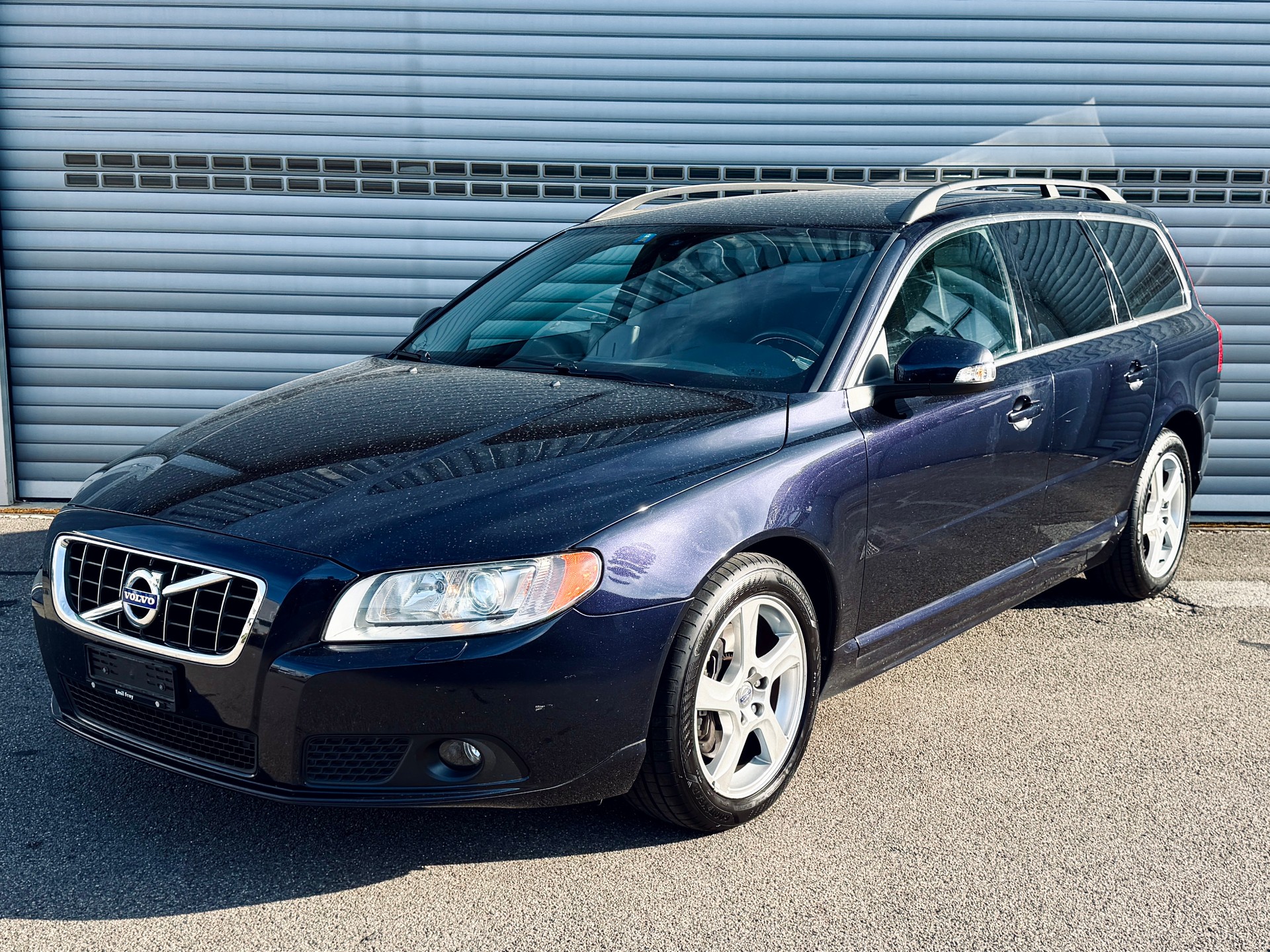 VOLVO V70 2.0T Summum Powershift-image-0