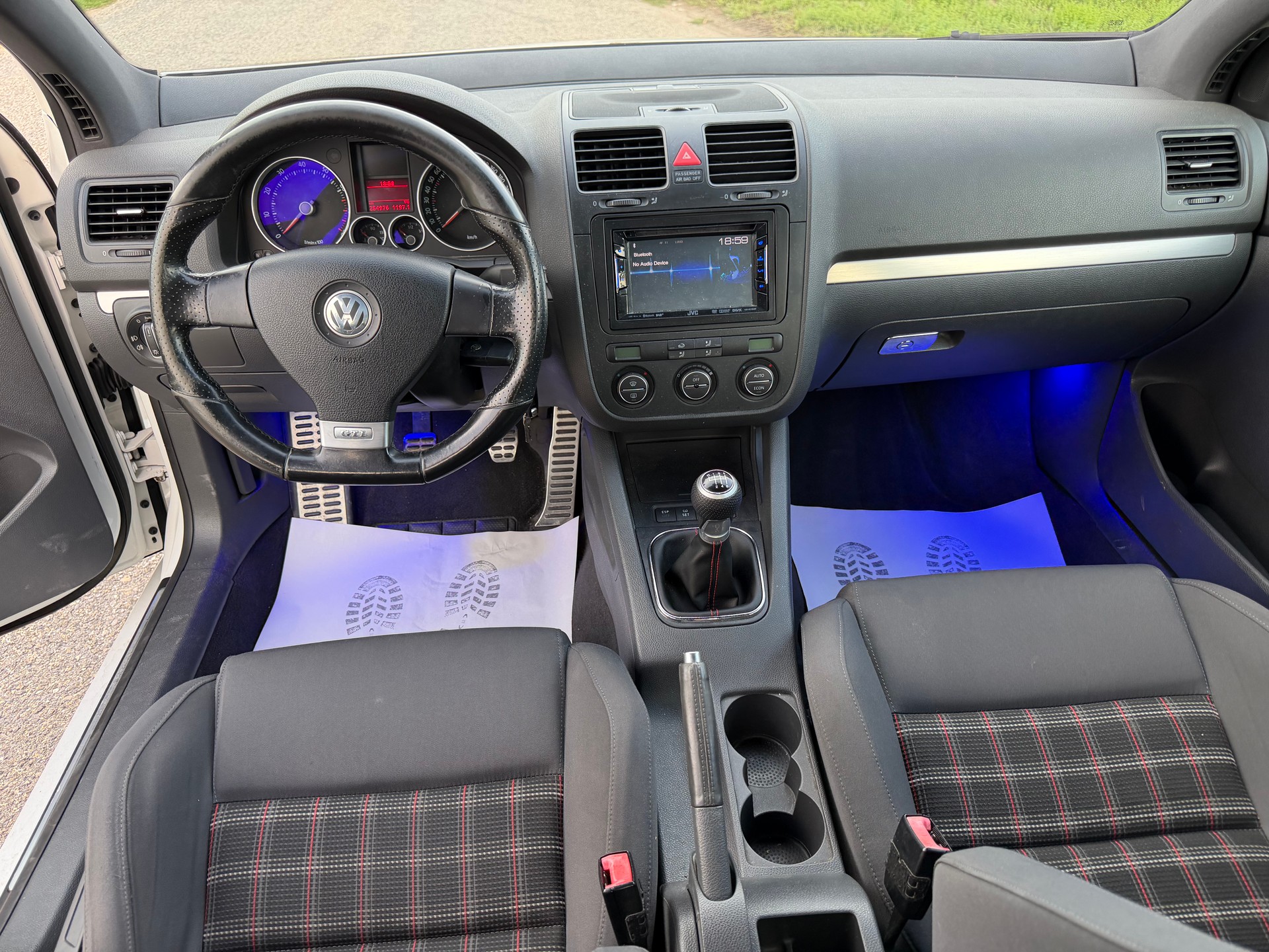VW Golf 2.0 TFSI GTI-image-11