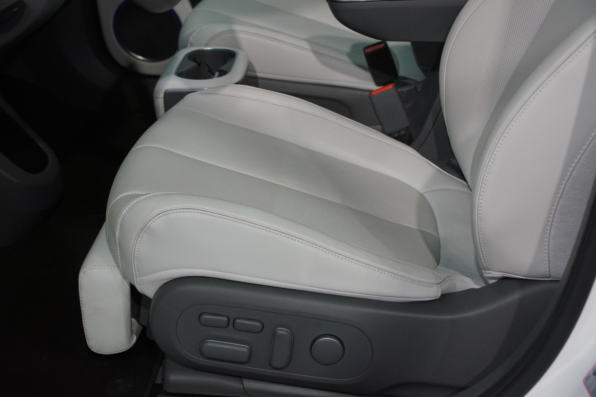 HYUNDAI Ioniq 5 77kWh Vertex 4WD ++SWISS++-image-17